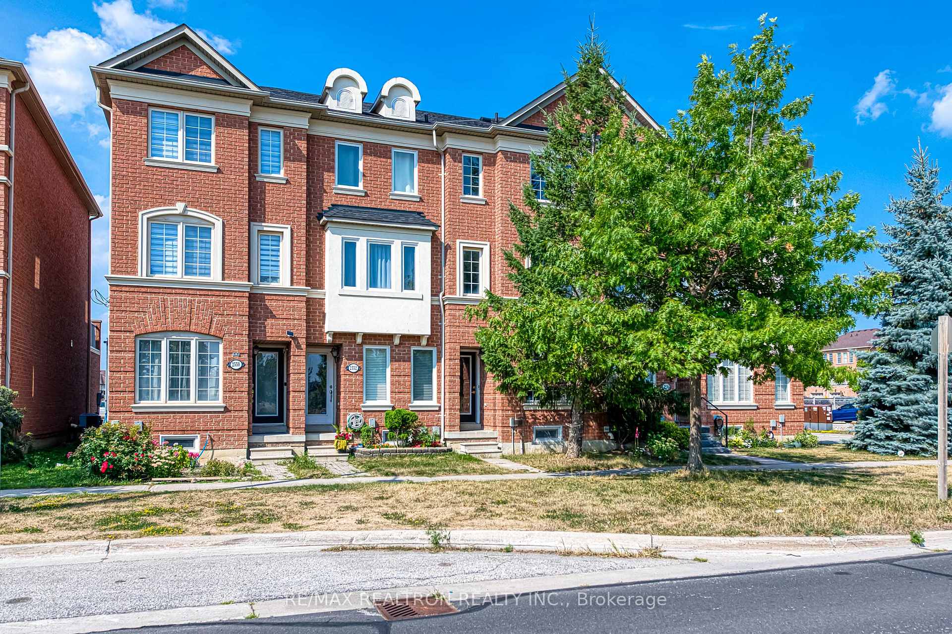 Front of 2554 Bur Oak Avenue