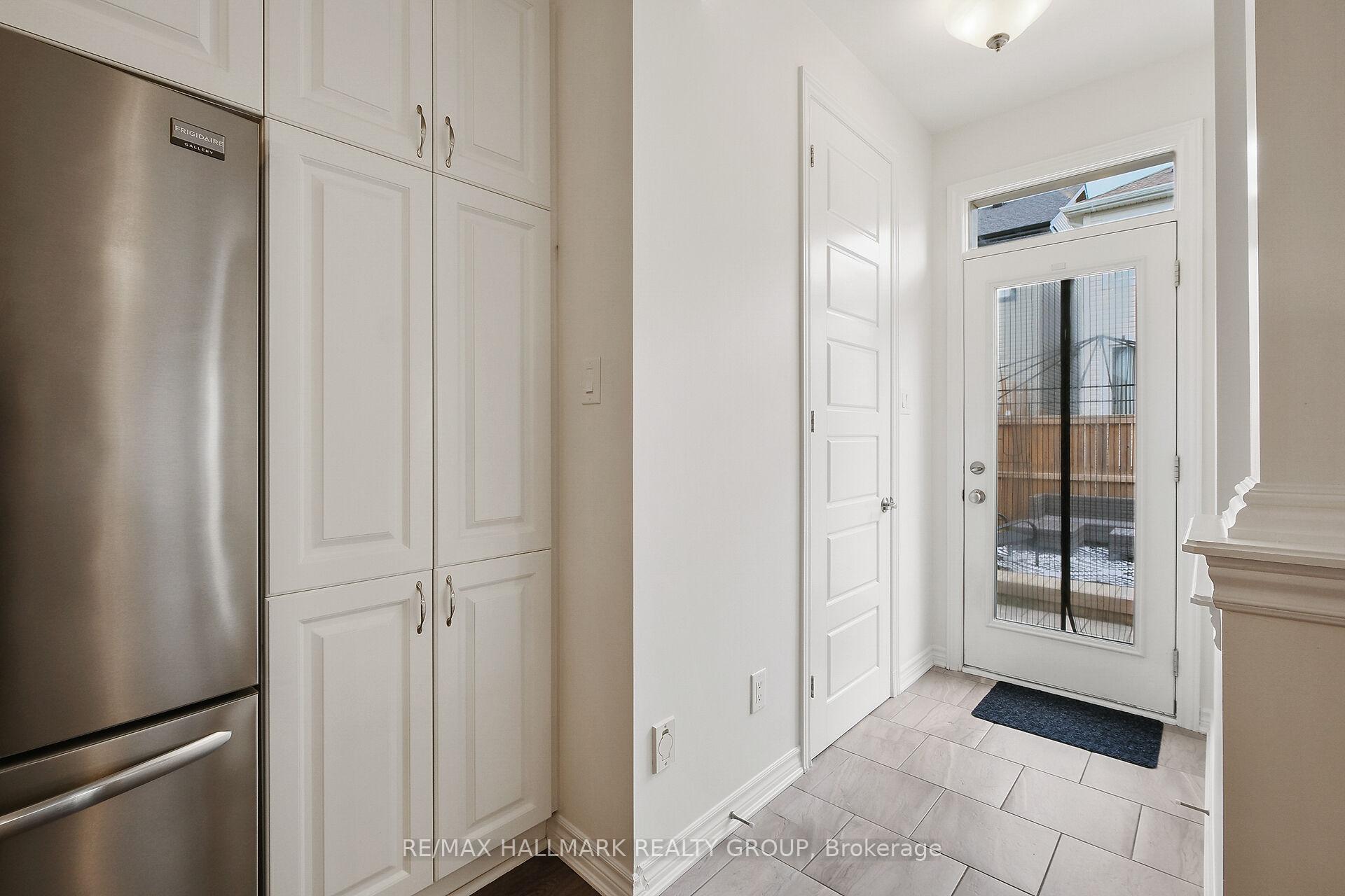 Photo 9 of 995 Shimmerton Circle, Ottawa, Kanata - Emerald Meadows/Trailwest — HOMEH