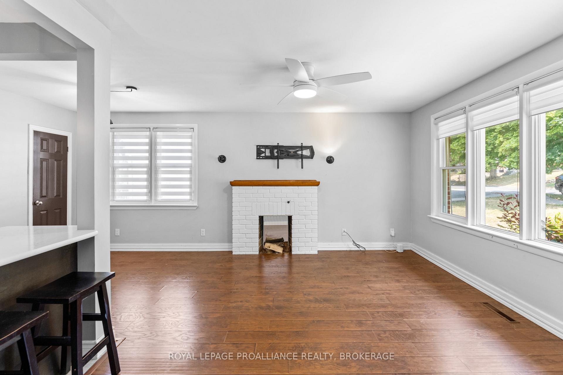 Photo 4 of 170 Indian Road, Kingston, West of Sir John A. Blvd — HOMEH