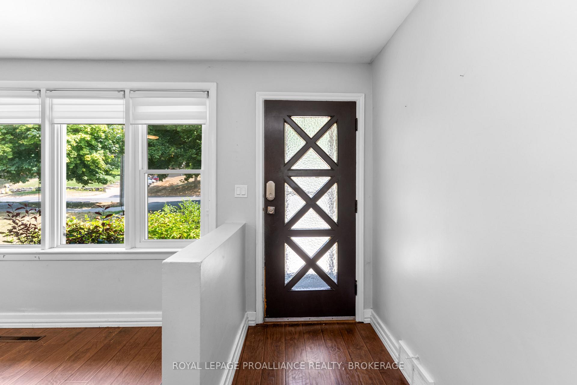Photo 5 of 170 Indian Road, Kingston, West of Sir John A. Blvd — HOMEH