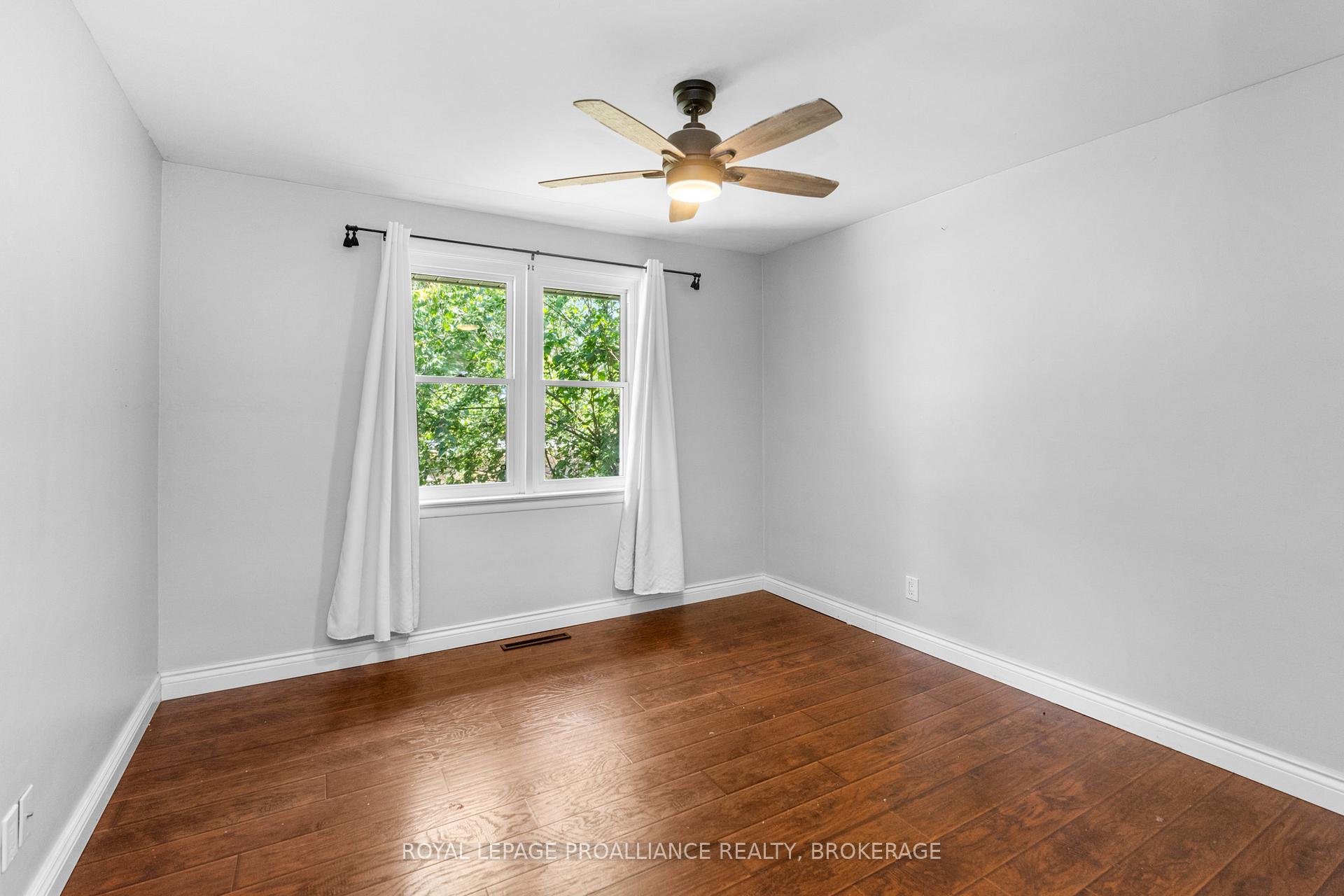 Photo 17 of 170 Indian Road, Kingston, West of Sir John A. Blvd — HOMEH