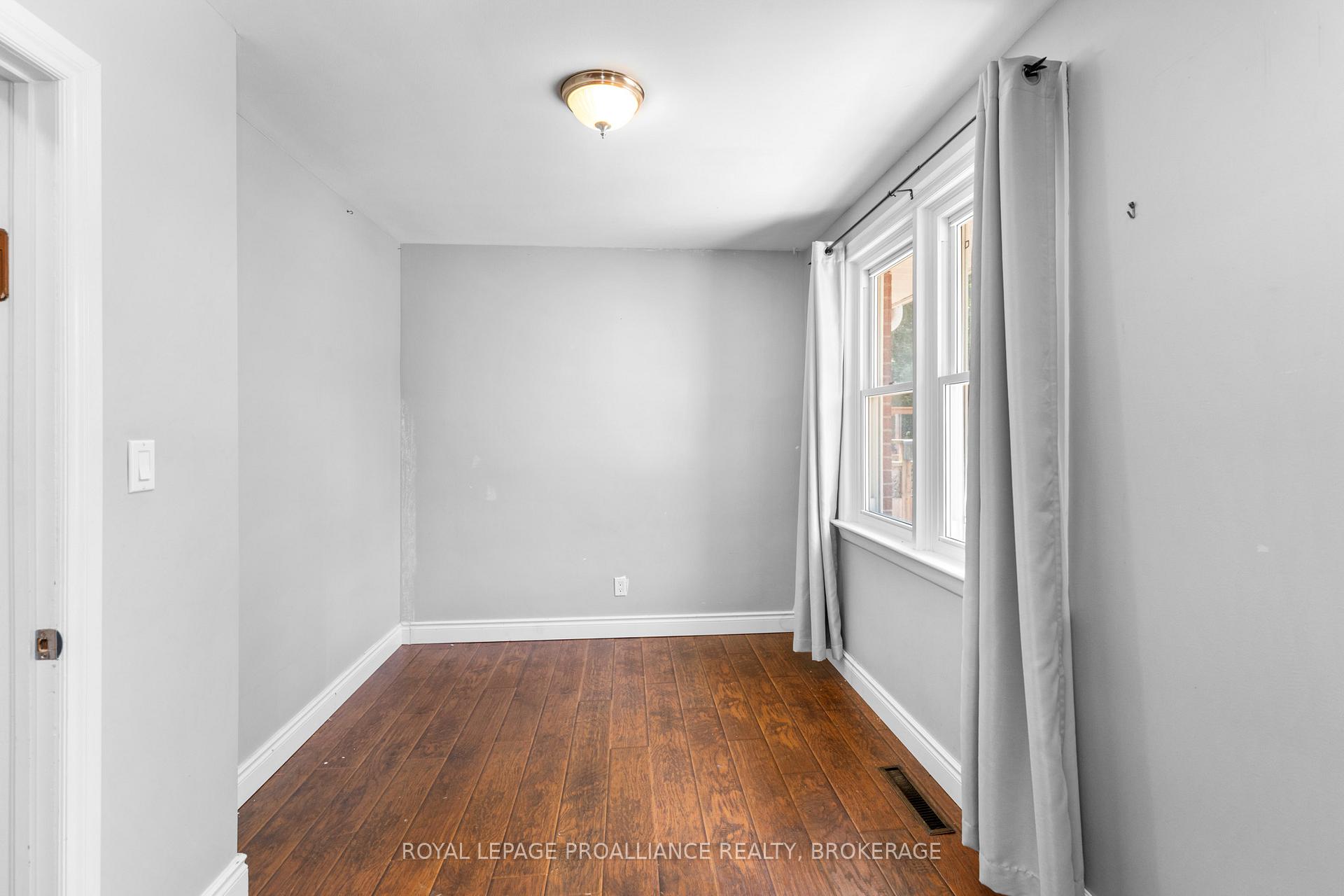 Photo 19 of 170 Indian Road, Kingston, West of Sir John A. Blvd — HOMEH