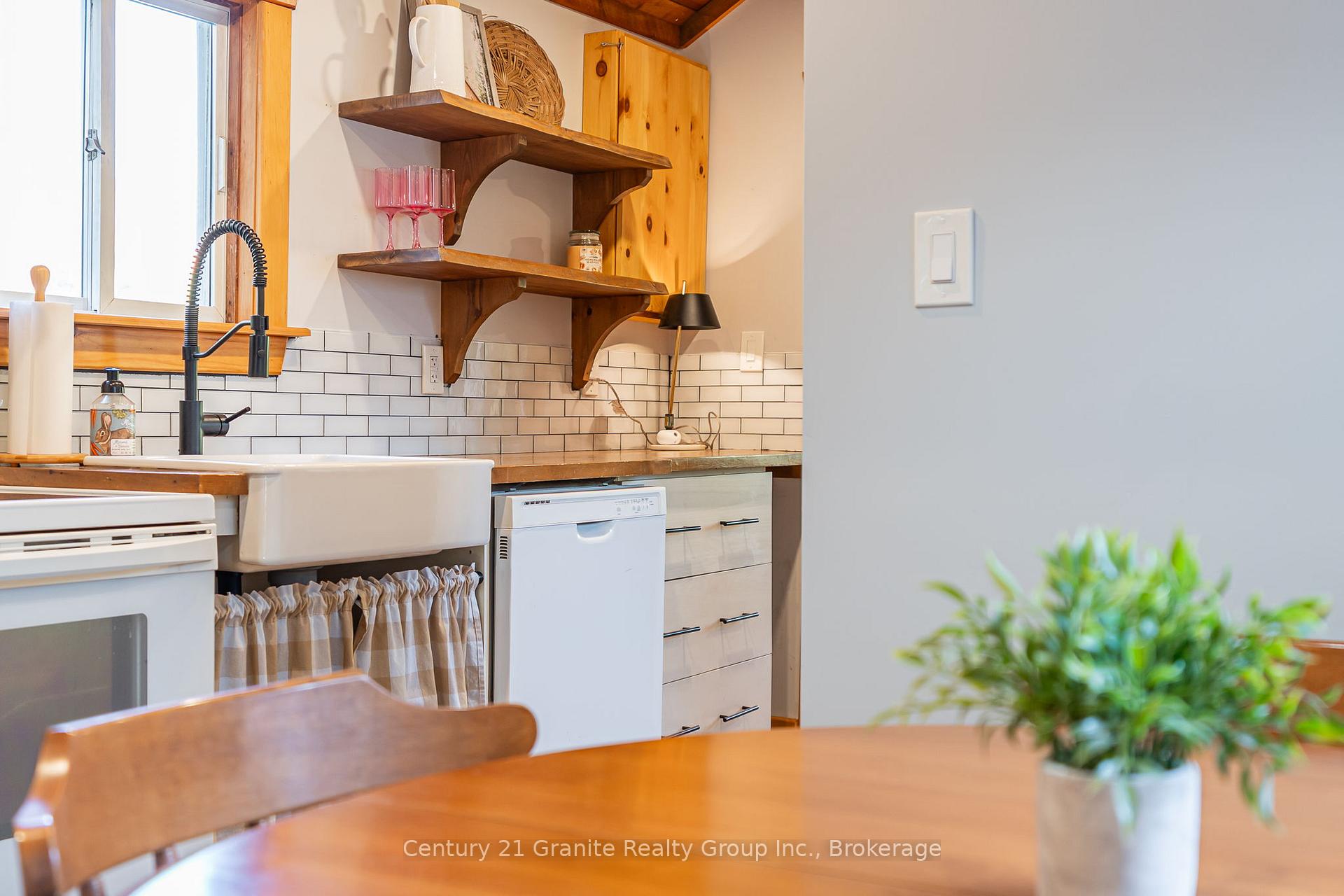 Photo 12 of 1297 Hamilton Road, Minden Hills, Snowdon — HOMEH