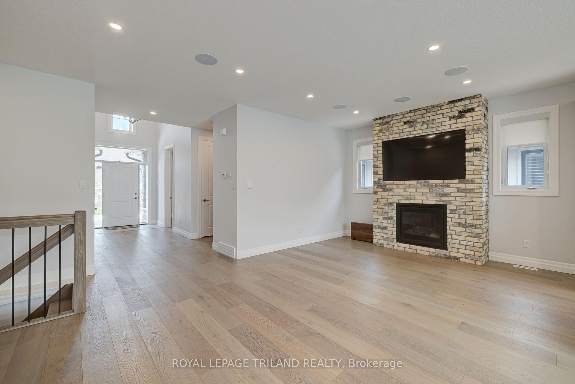 Photo 4 of Unit 131, 9861 Glendon Drive, Middlesex Centre, Komoka — HOMEH