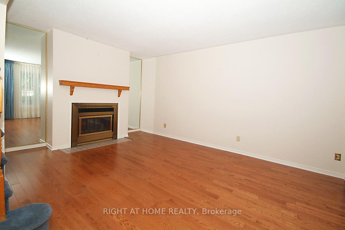 Photo 3 of 57 Shearer Crescent, Ottawa, Kanata - Katimavik — HOMEH