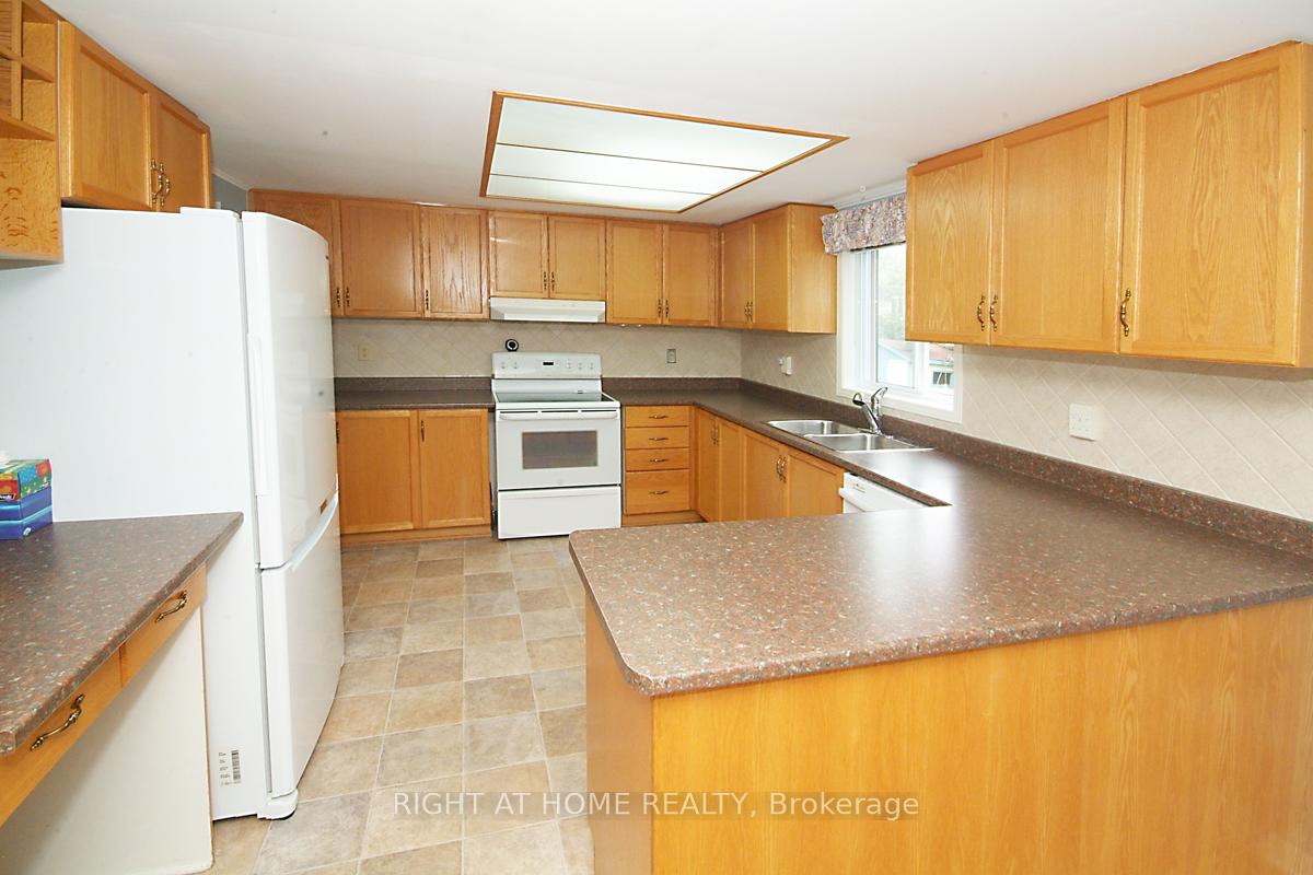 Photo 10 of 57 Shearer Crescent, Ottawa, Kanata - Katimavik — HOMEH