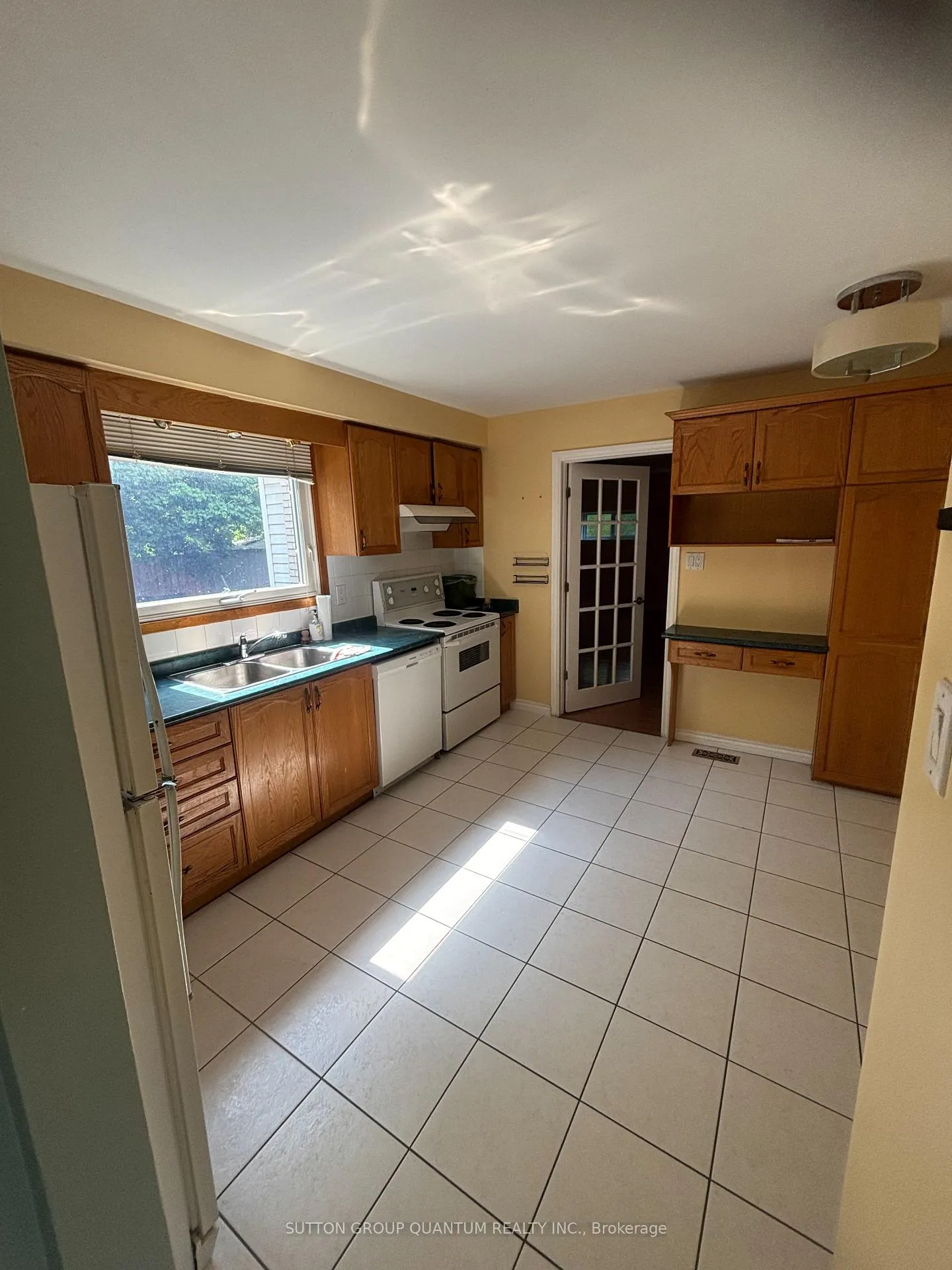 Photo 3 of 72 Teal Avenue, Hamilton, Stoney Creek — HOMEH