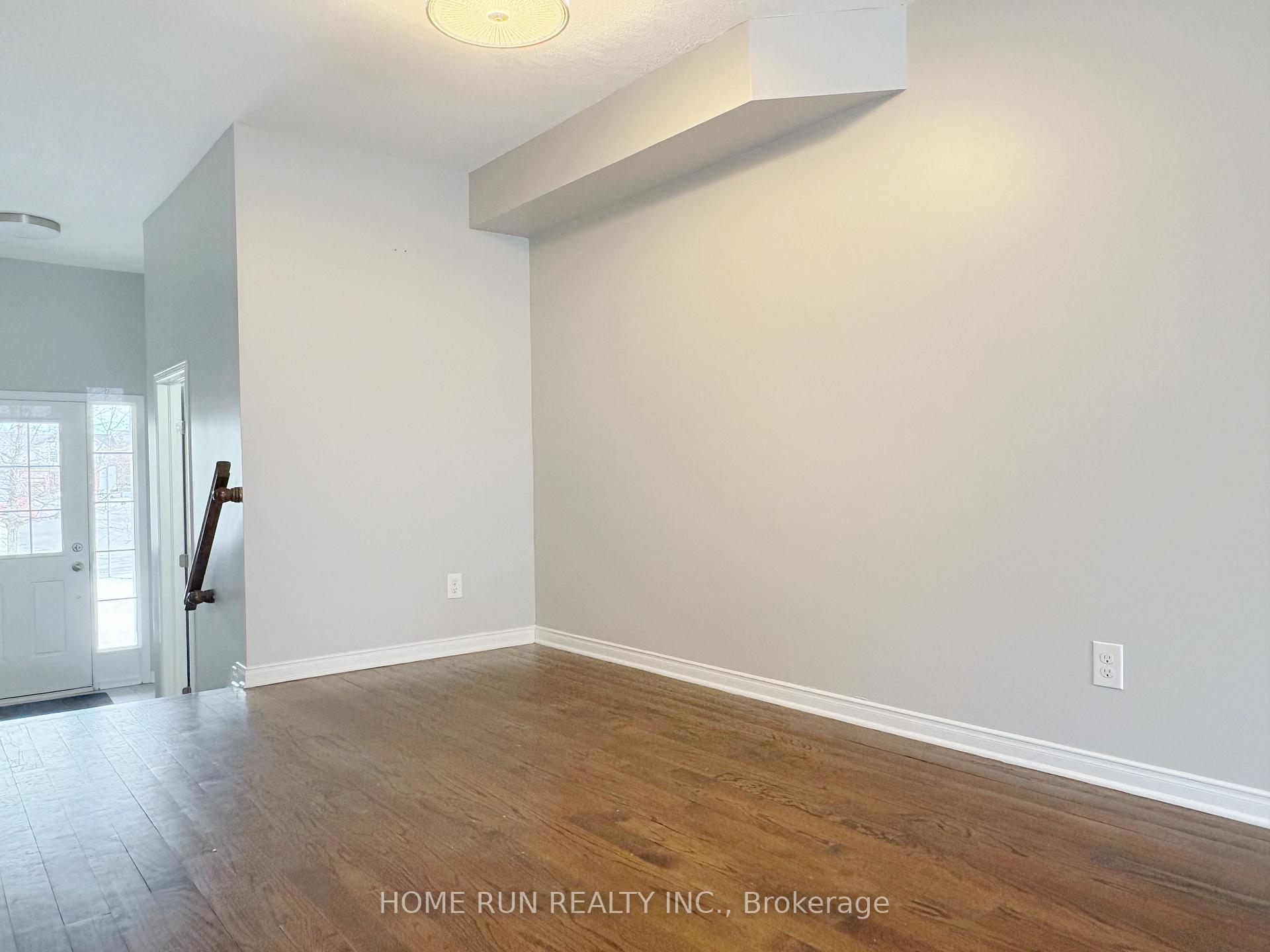 Photo 2 of 120 Lokoya Street, Ottawa, Kanata - Emerald Meadows/Trailwest — HOMEH