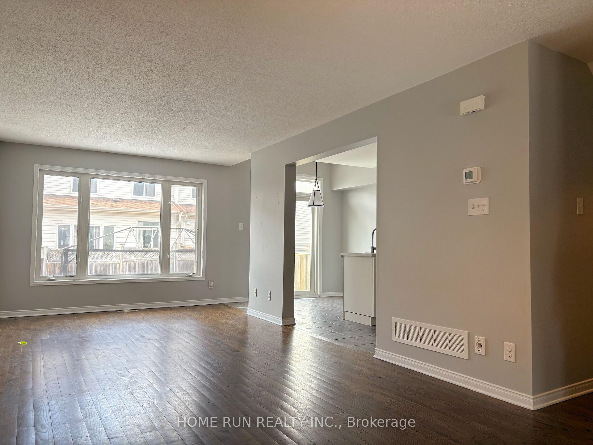 Photo 4 of 120 Lokoya Street, Ottawa, Kanata - Emerald Meadows/Trailwest — HOMEH