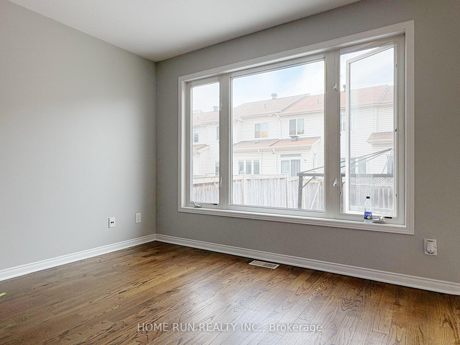 Photo 5 of 120 Lokoya Street, Ottawa, Kanata - Emerald Meadows/Trailwest — HOMEH