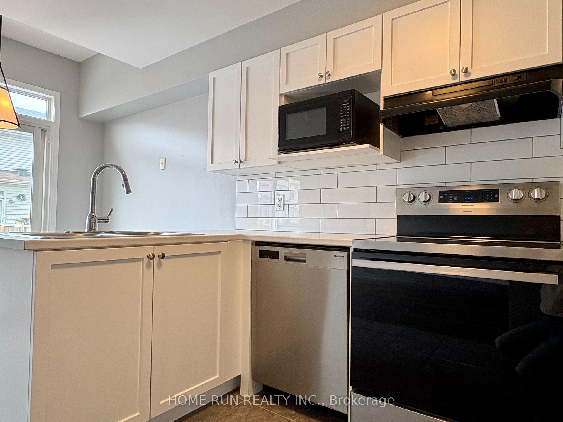 Photo 7 of 120 Lokoya Street, Ottawa, Kanata - Emerald Meadows/Trailwest — HOMEH