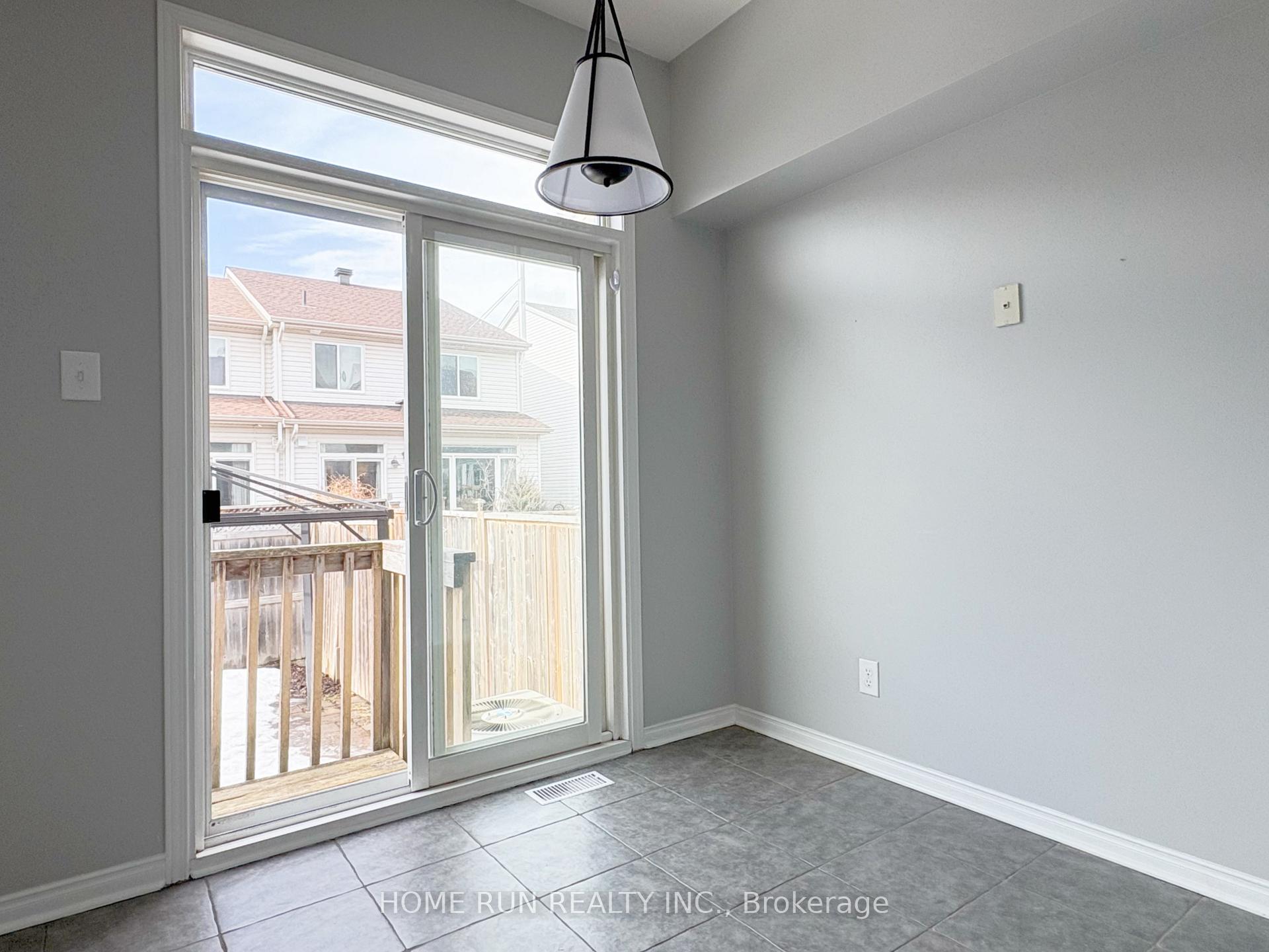 Photo 10 of 120 Lokoya Street, Ottawa, Kanata - Emerald Meadows/Trailwest — HOMEH