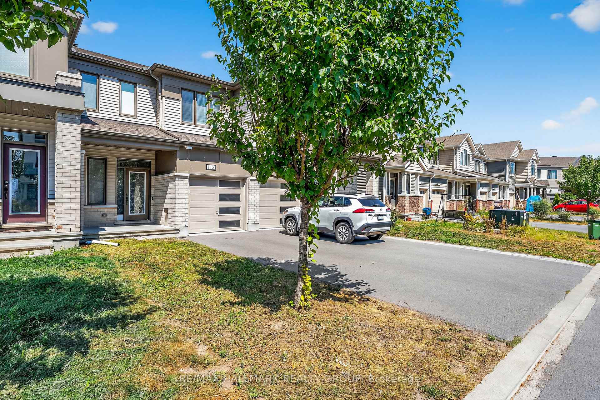 Photo 3 of 115 Pictou Crescent, Ottawa, Kanata - Emerald Meadows/Trailwest — HOMEH