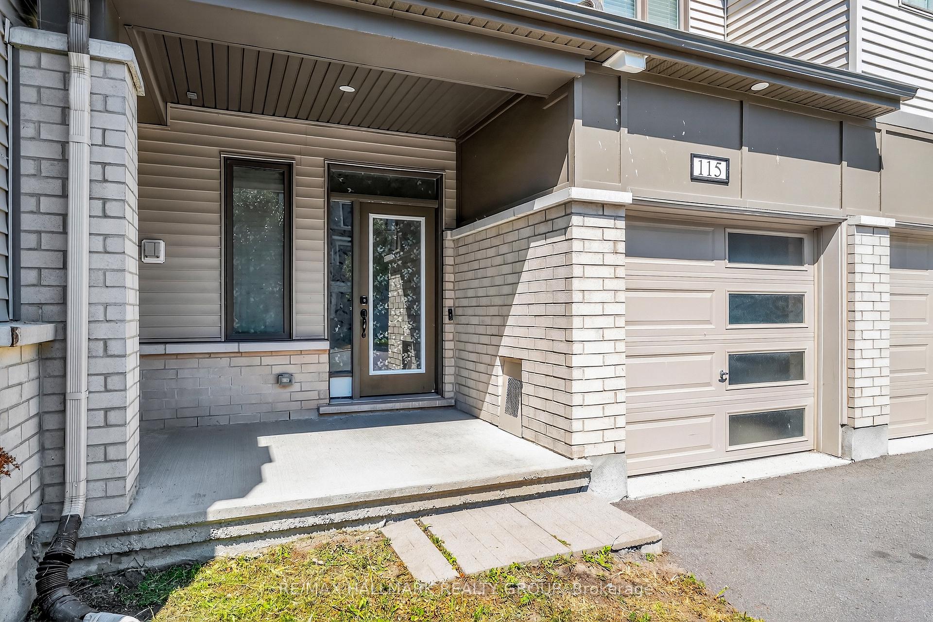 Photo 4 of 115 Pictou Crescent, Ottawa, Kanata - Emerald Meadows/Trailwest — HOMEH