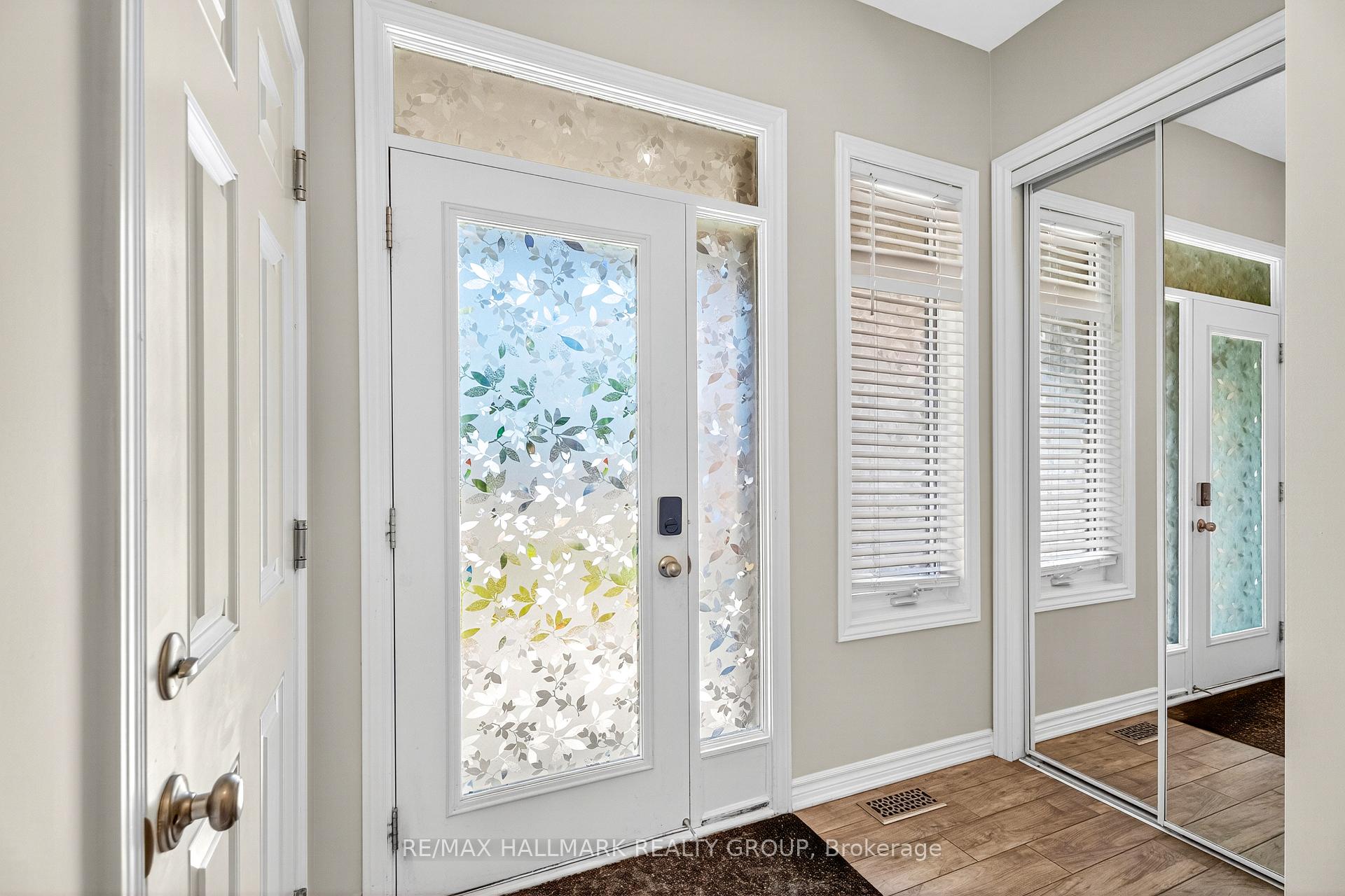 Photo 5 of 115 Pictou Crescent, Ottawa, Kanata - Emerald Meadows/Trailwest — HOMEH