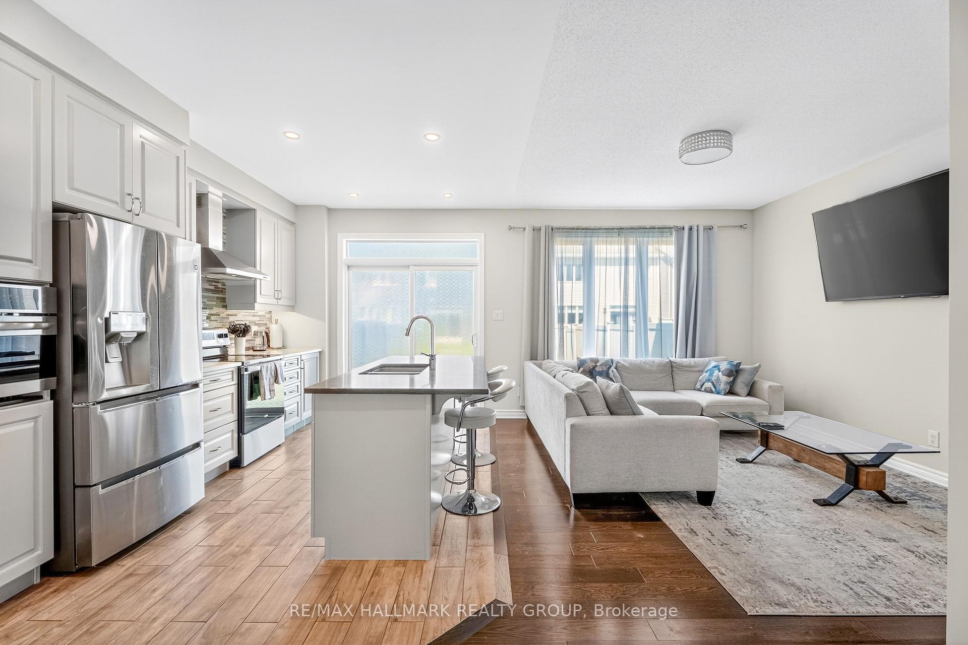 Photo 10 of 115 Pictou Crescent, Ottawa, Kanata - Emerald Meadows/Trailwest — HOMEH