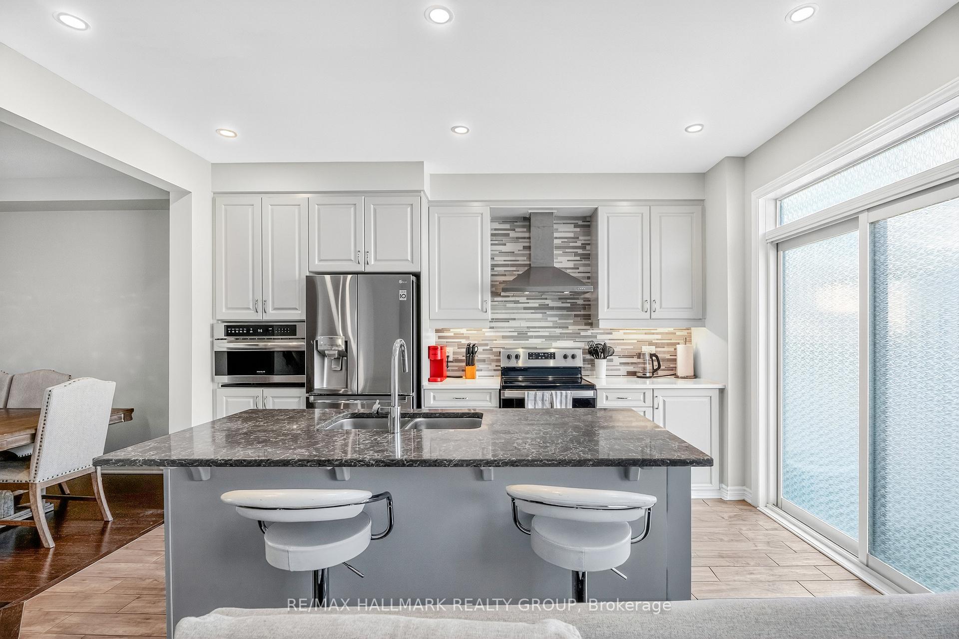 Photo 12 of 115 Pictou Crescent, Ottawa, Kanata - Emerald Meadows/Trailwest — HOMEH