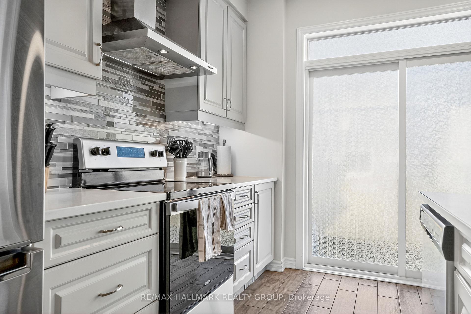 Photo 13 of 115 Pictou Crescent, Ottawa, Kanata - Emerald Meadows/Trailwest — HOMEH