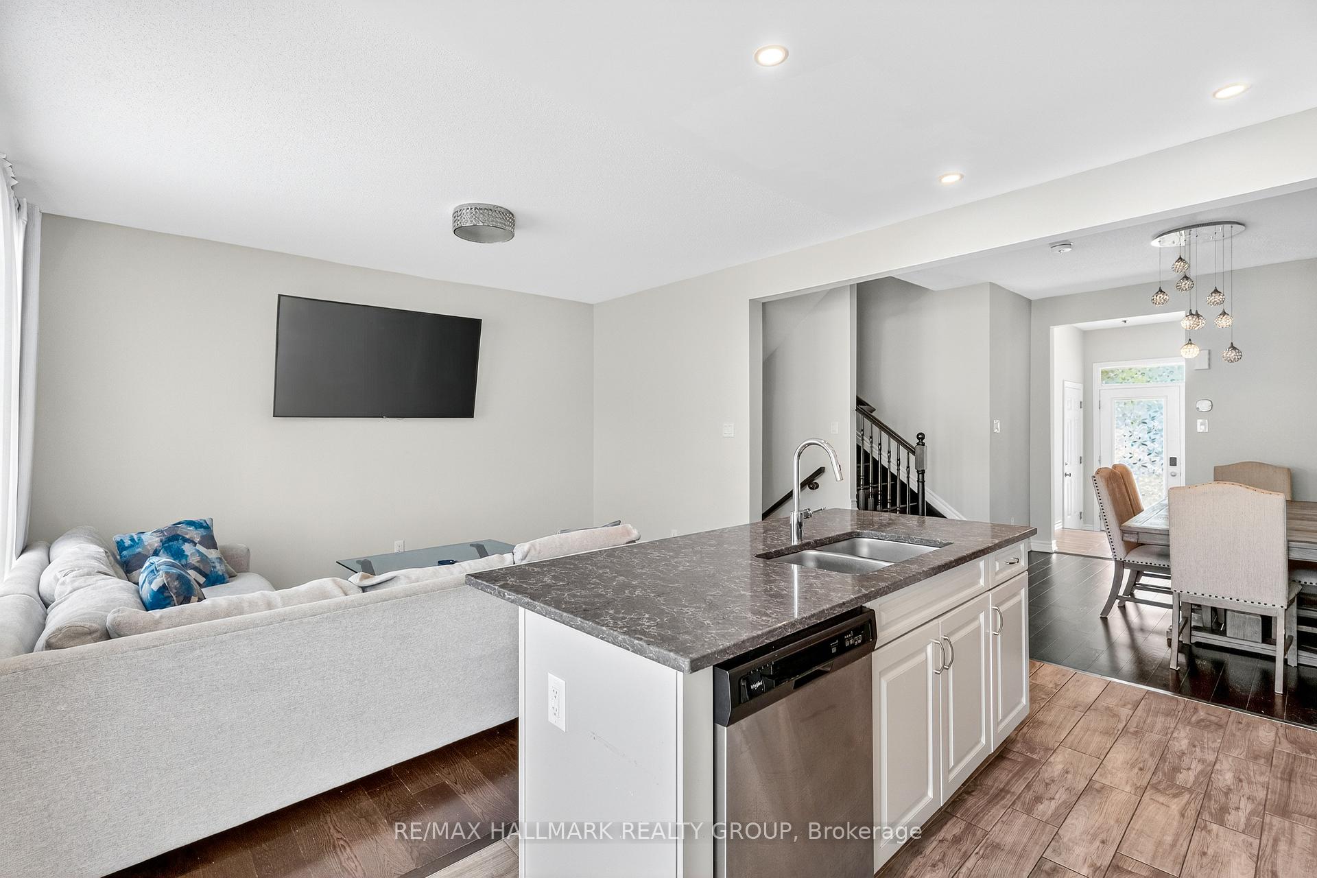 Photo 17 of 115 Pictou Crescent, Ottawa, Kanata - Emerald Meadows/Trailwest — HOMEH