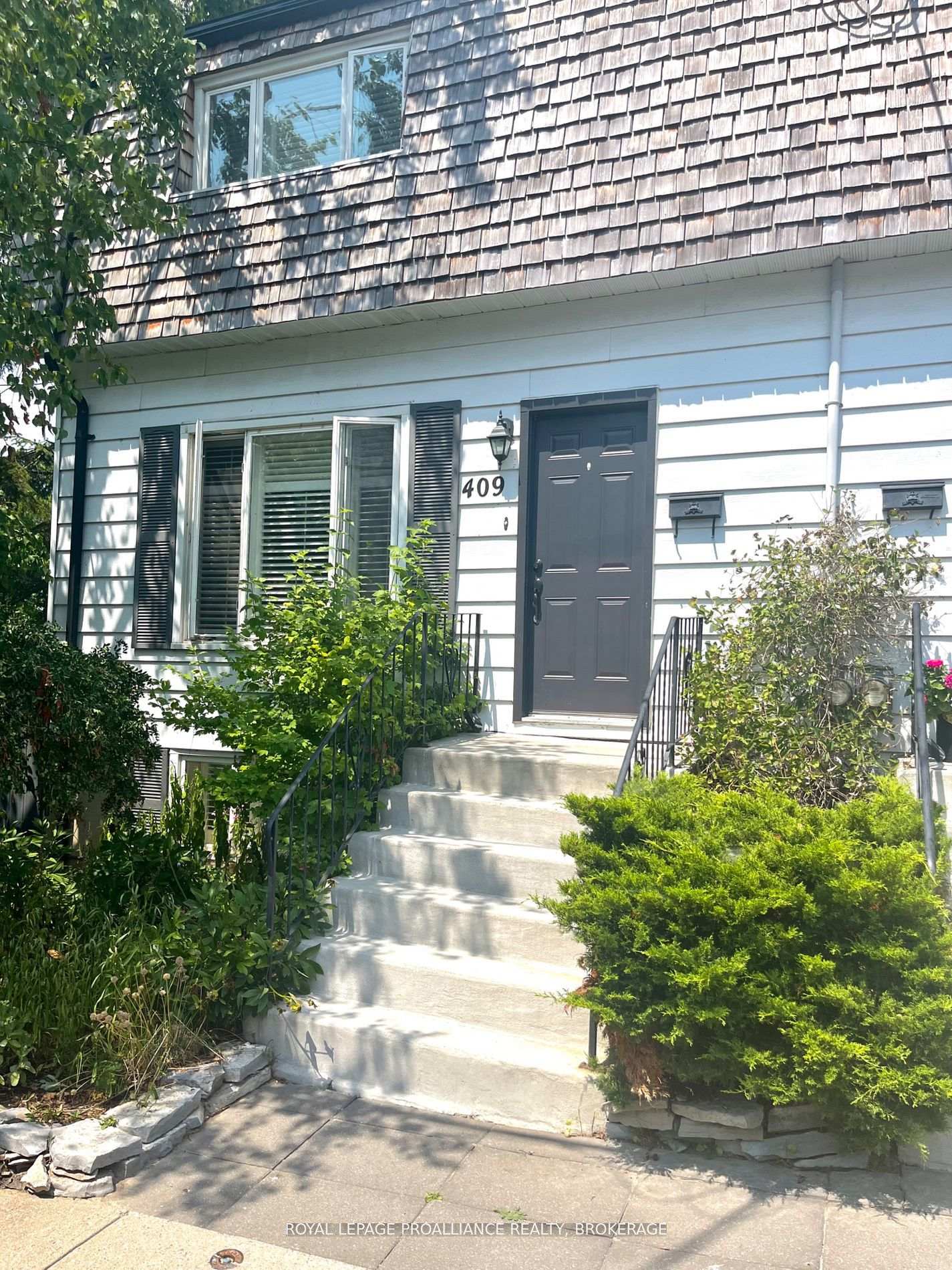 Photo 2 of 409 Regent Street, Kingston, Kingston East (Incl Barret Crt) — HOMEH