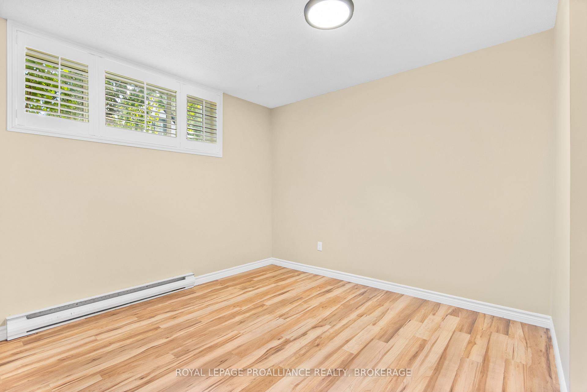 Photo 21 of 409 Regent Street, Kingston, Kingston East (Incl Barret Crt) — HOMEH