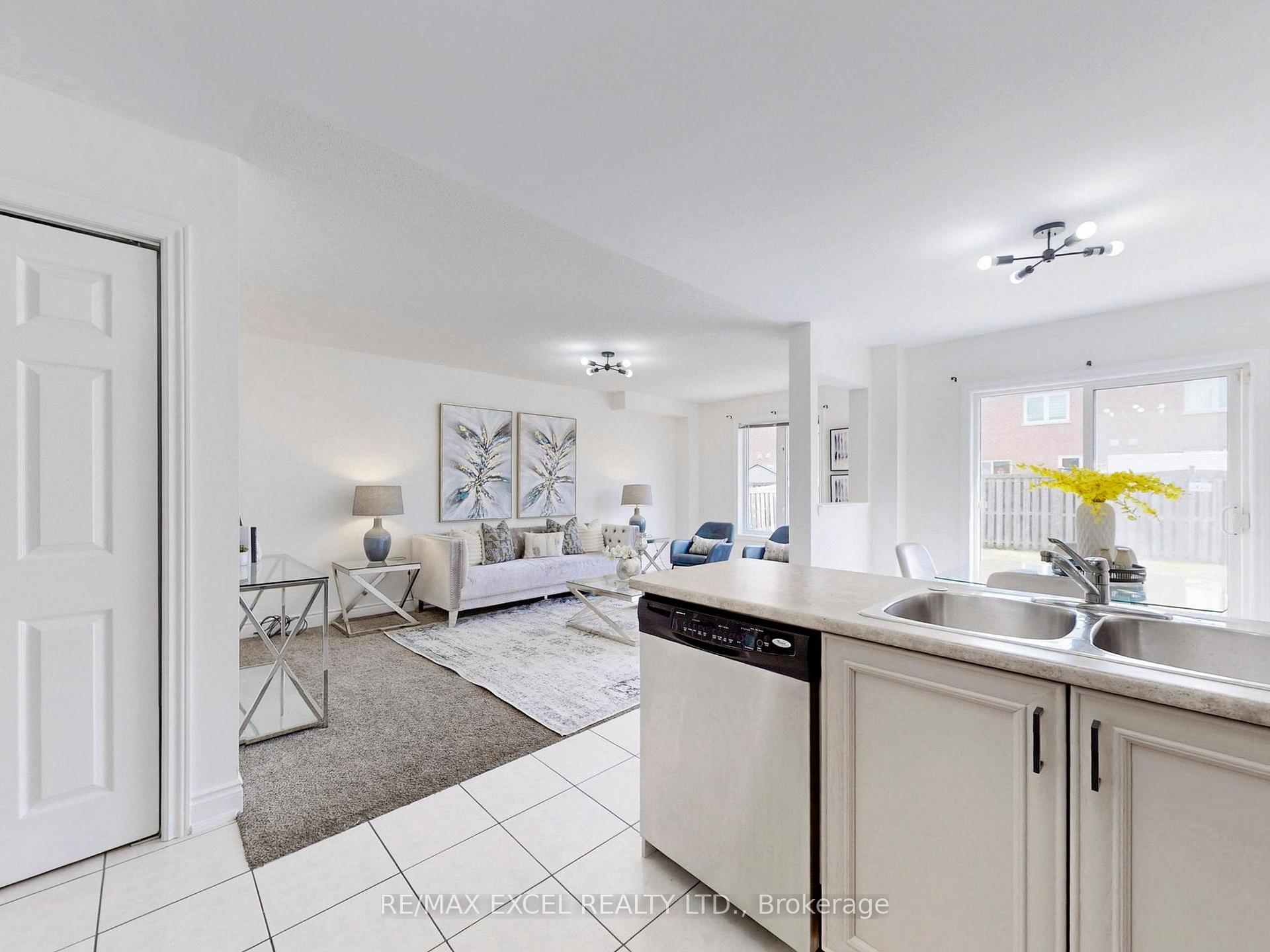 Photo 13 of 93 Peshawar Avenue, Markham, Village Green-South Unionville — HOMEH
