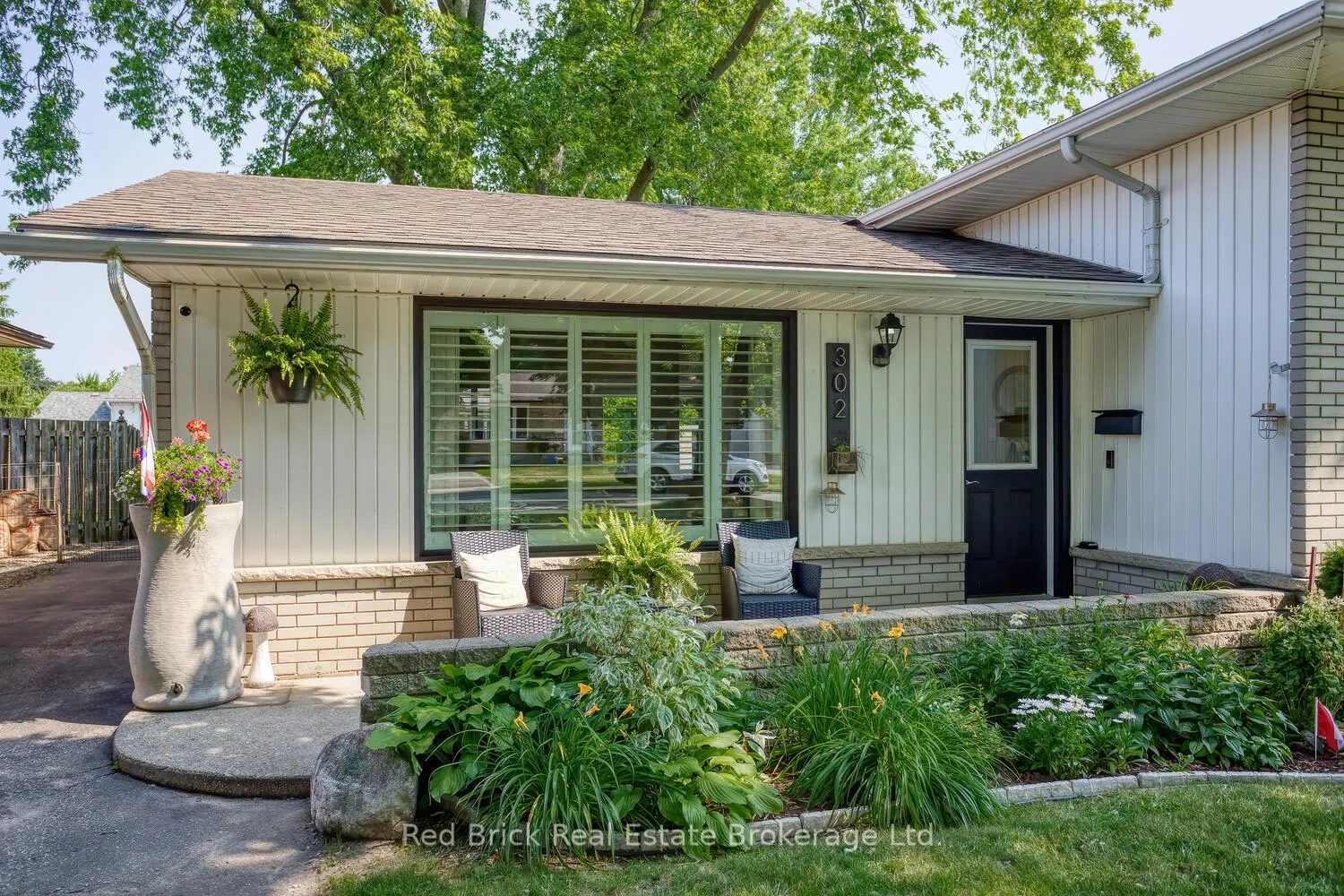 Photo 2 of 302 Ross Avenue, Kitchener — HOMEH