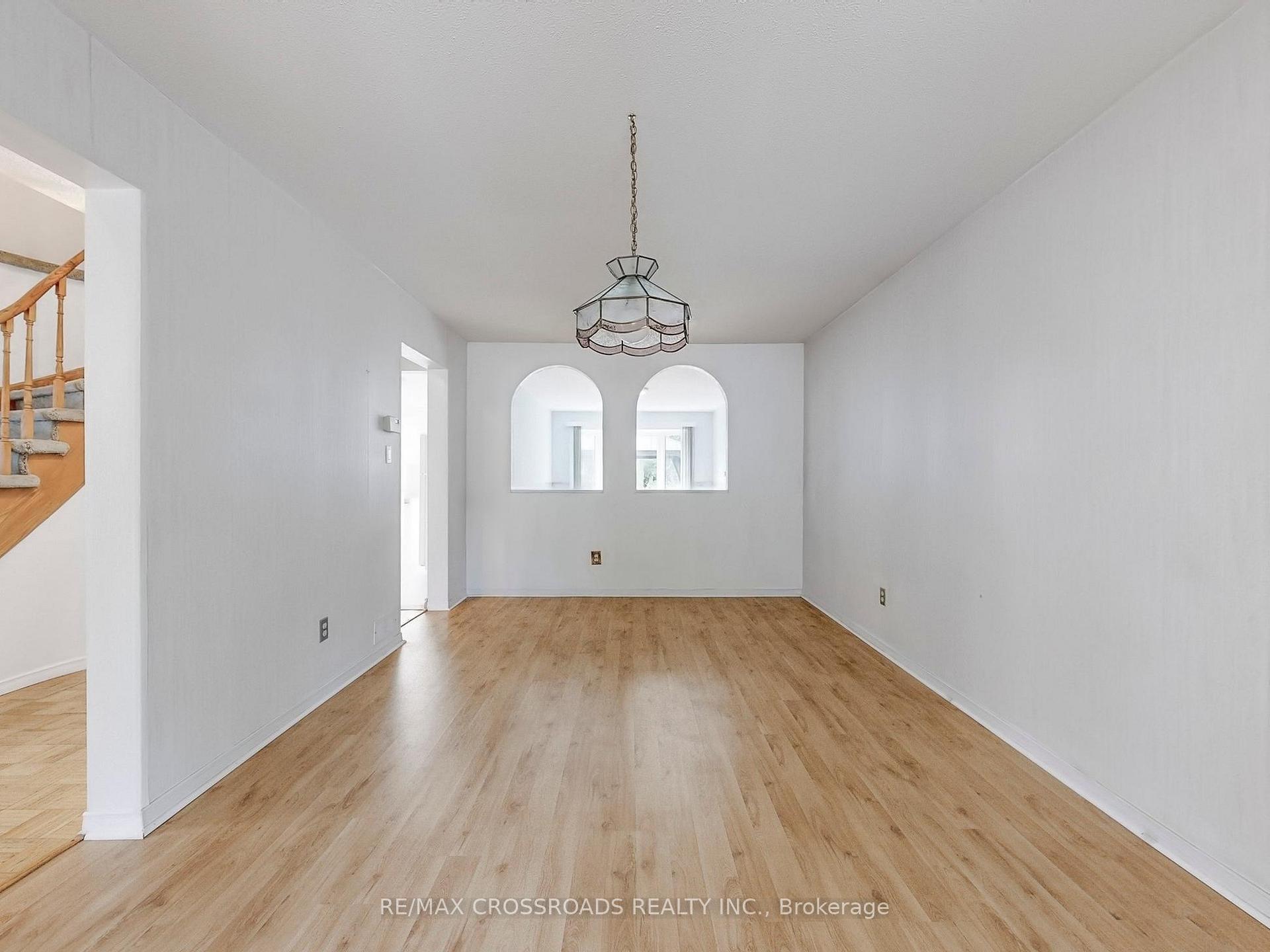 Photo 3 of 61 Hamilton Hall Drive, Markham, Markham Village — HOMEH