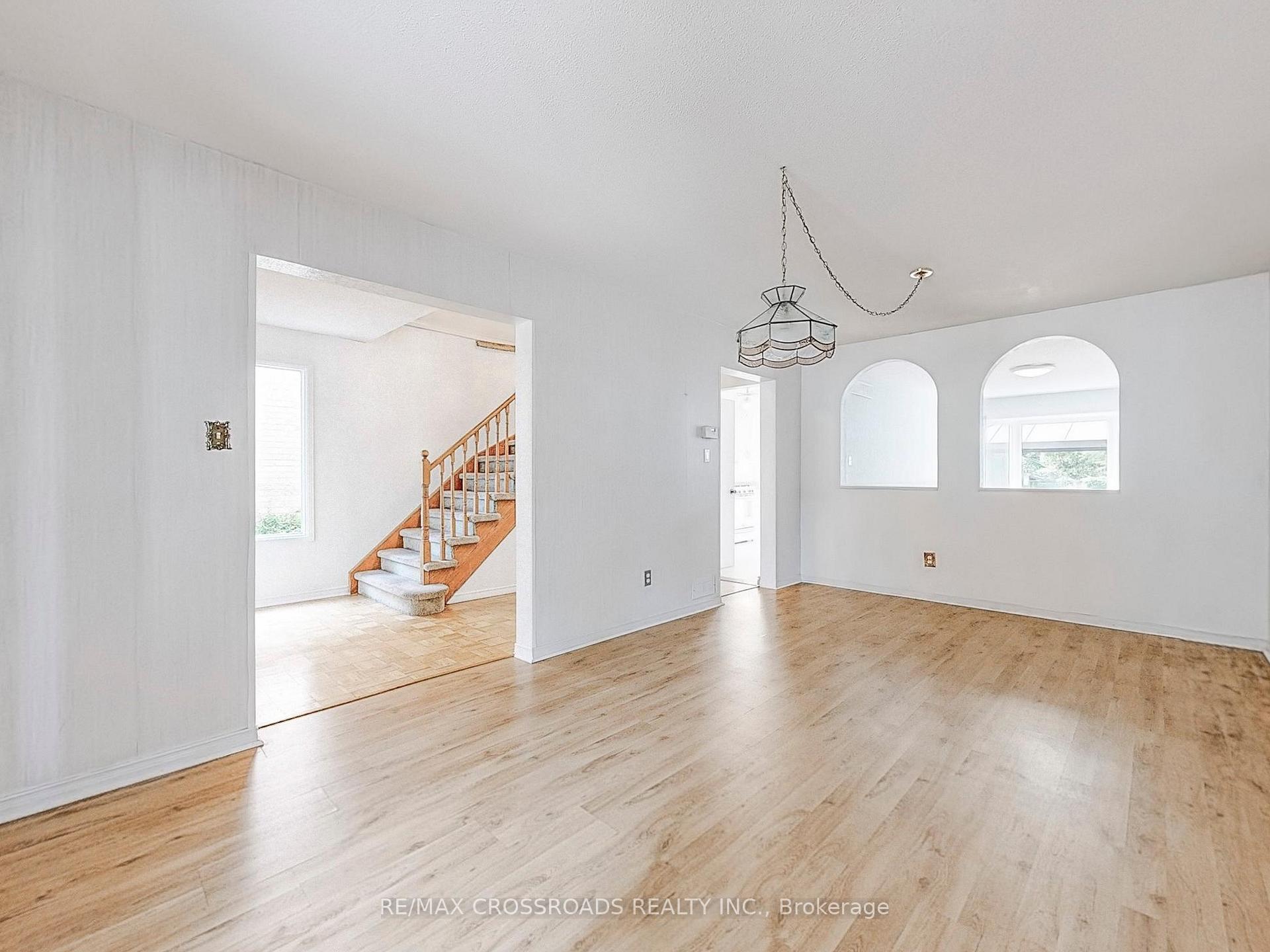 Photo 4 of 61 Hamilton Hall Drive, Markham, Markham Village — HOMEH