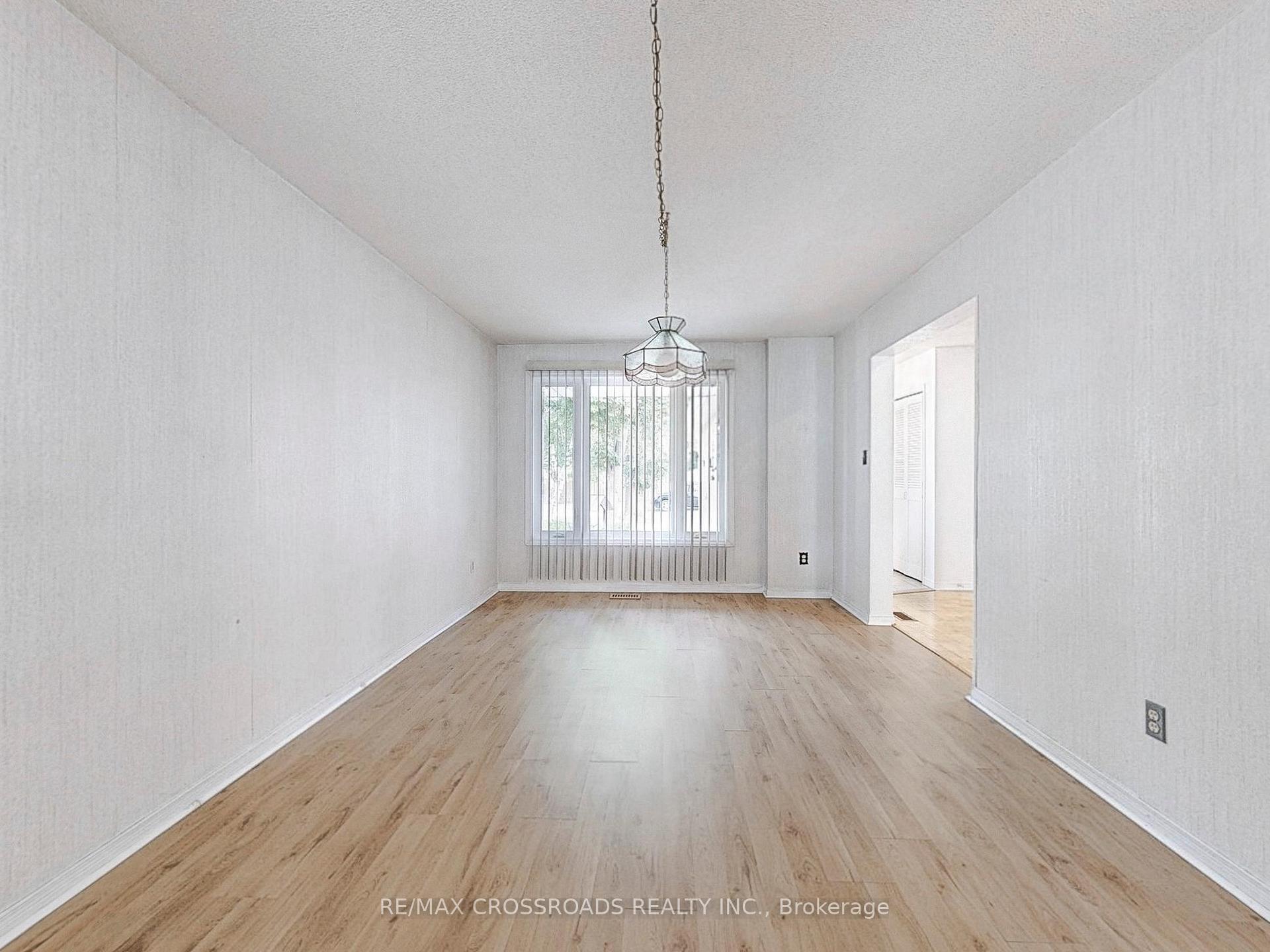 Photo 6 of 61 Hamilton Hall Drive, Markham, Markham Village — HOMEH