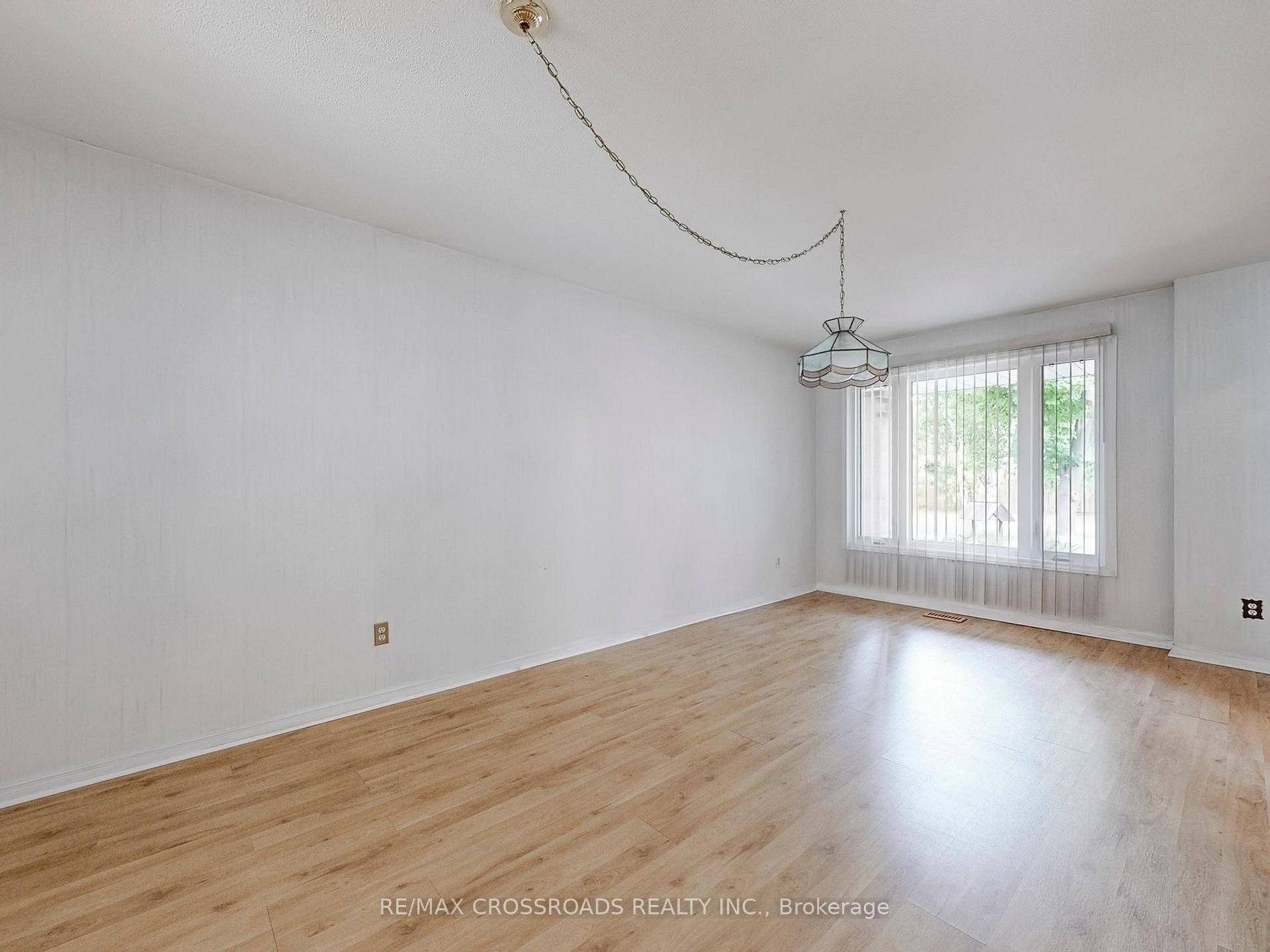 Photo 7 of 61 Hamilton Hall Drive, Markham, Markham Village — HOMEH