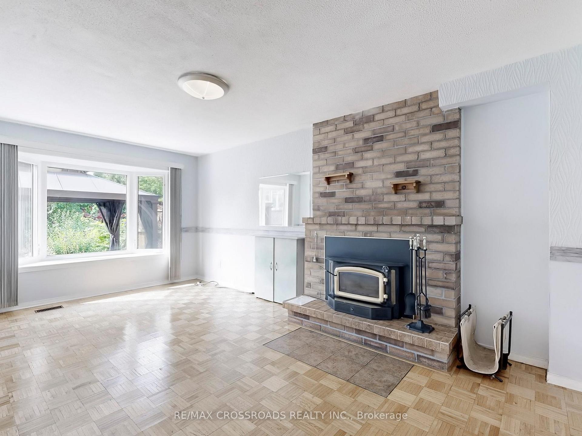 Photo 8 of 61 Hamilton Hall Drive, Markham, Markham Village — HOMEH