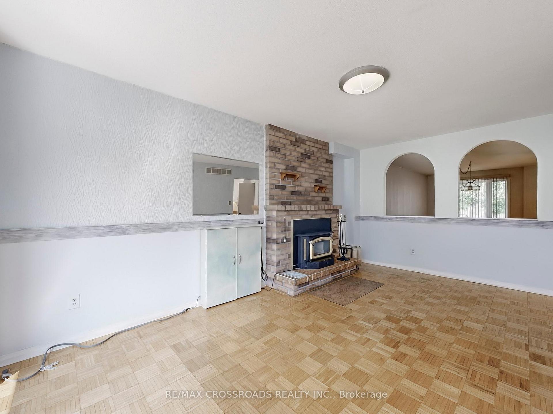 Photo 10 of 61 Hamilton Hall Drive, Markham, Markham Village — HOMEH