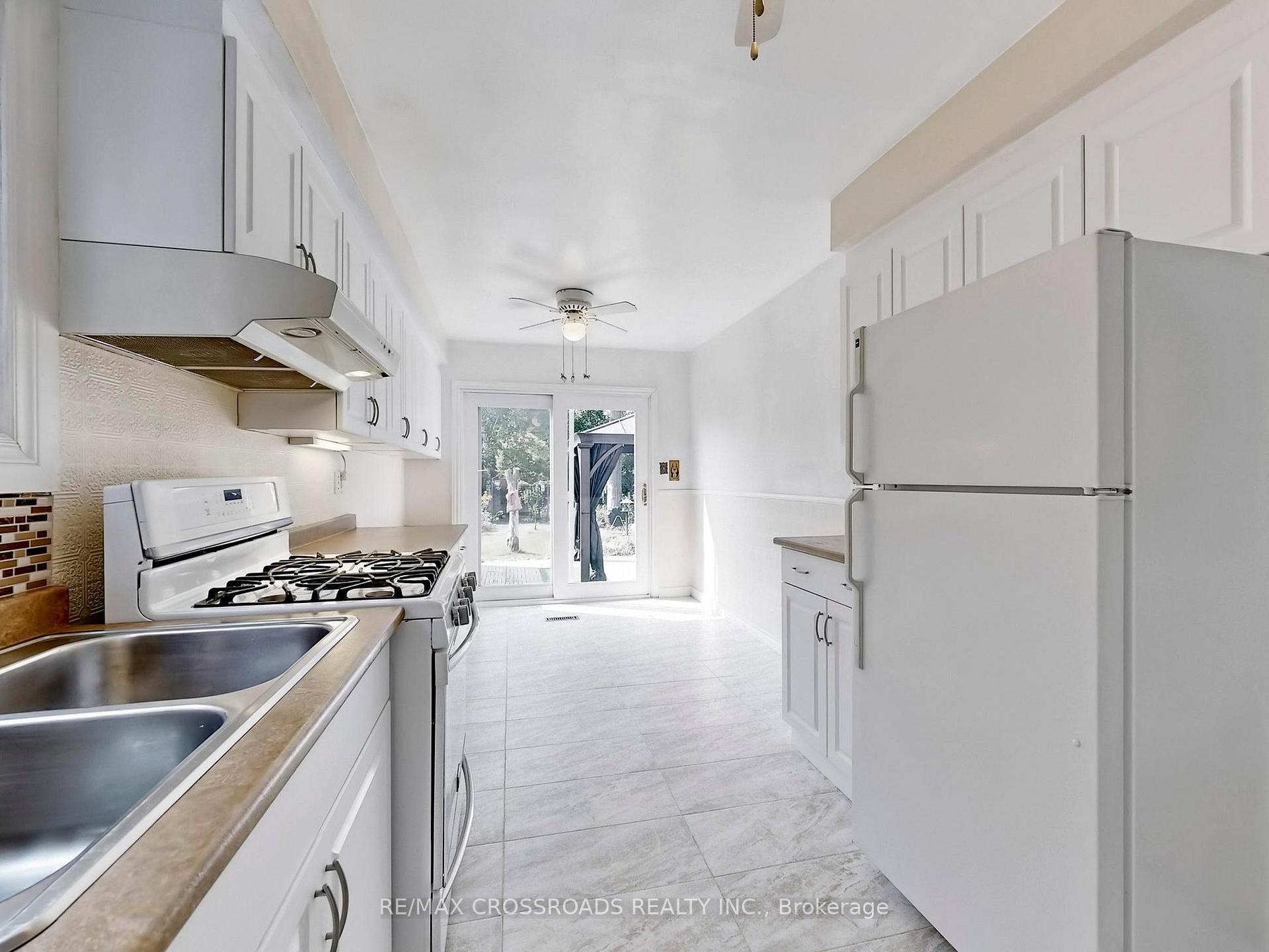 Photo 12 of 61 Hamilton Hall Drive, Markham, Markham Village — HOMEH
