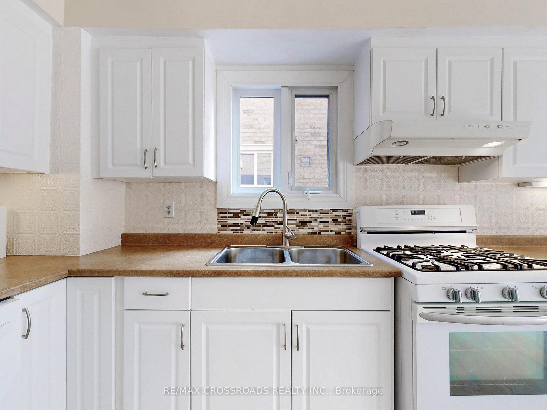 Photo 13 of 61 Hamilton Hall Drive, Markham, Markham Village — HOMEH
