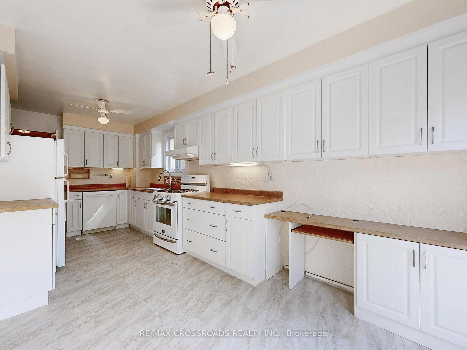 Photo 14 of 61 Hamilton Hall Drive, Markham, Markham Village — HOMEH