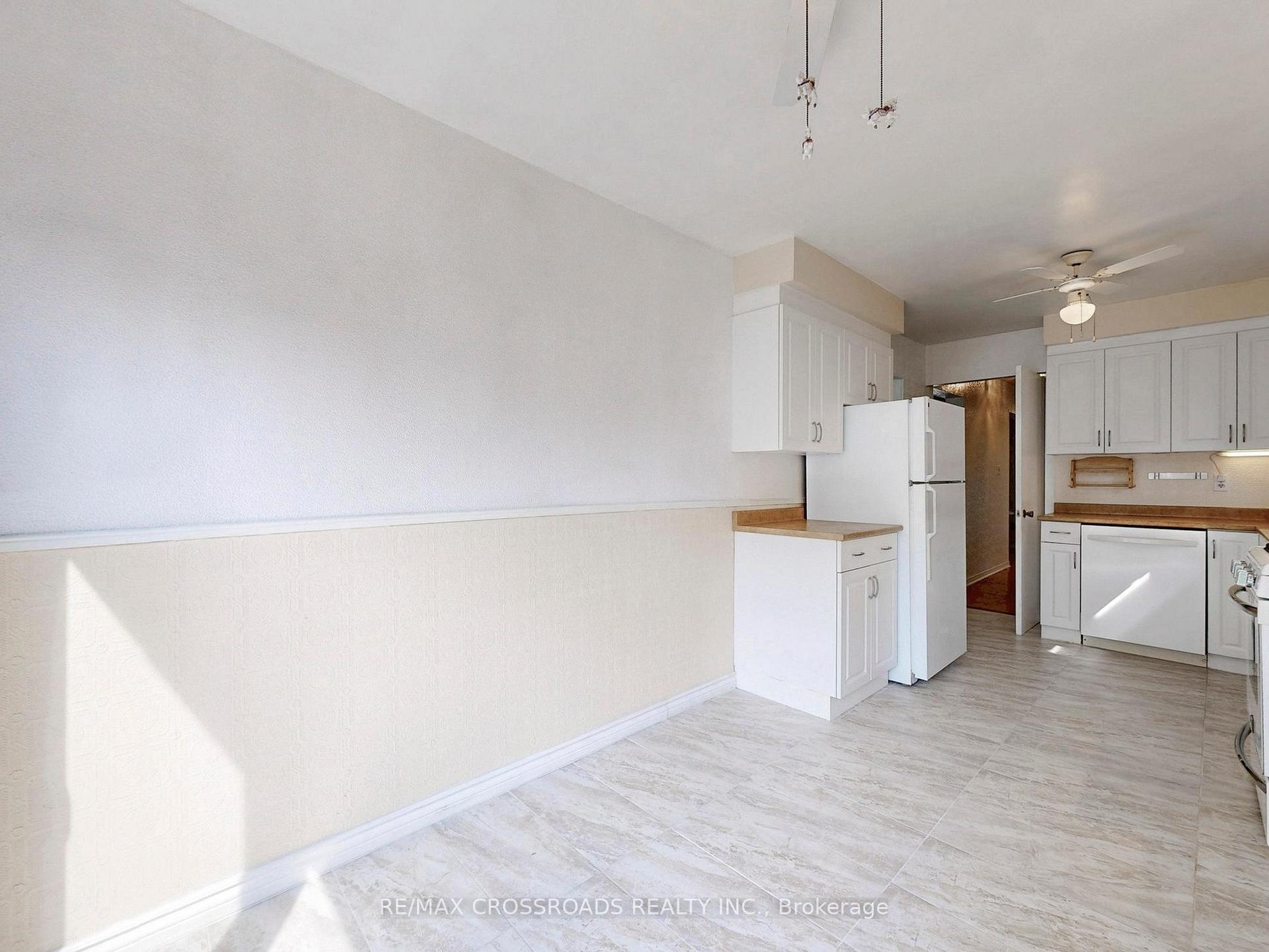 Photo 15 of 61 Hamilton Hall Drive, Markham, Markham Village — HOMEH