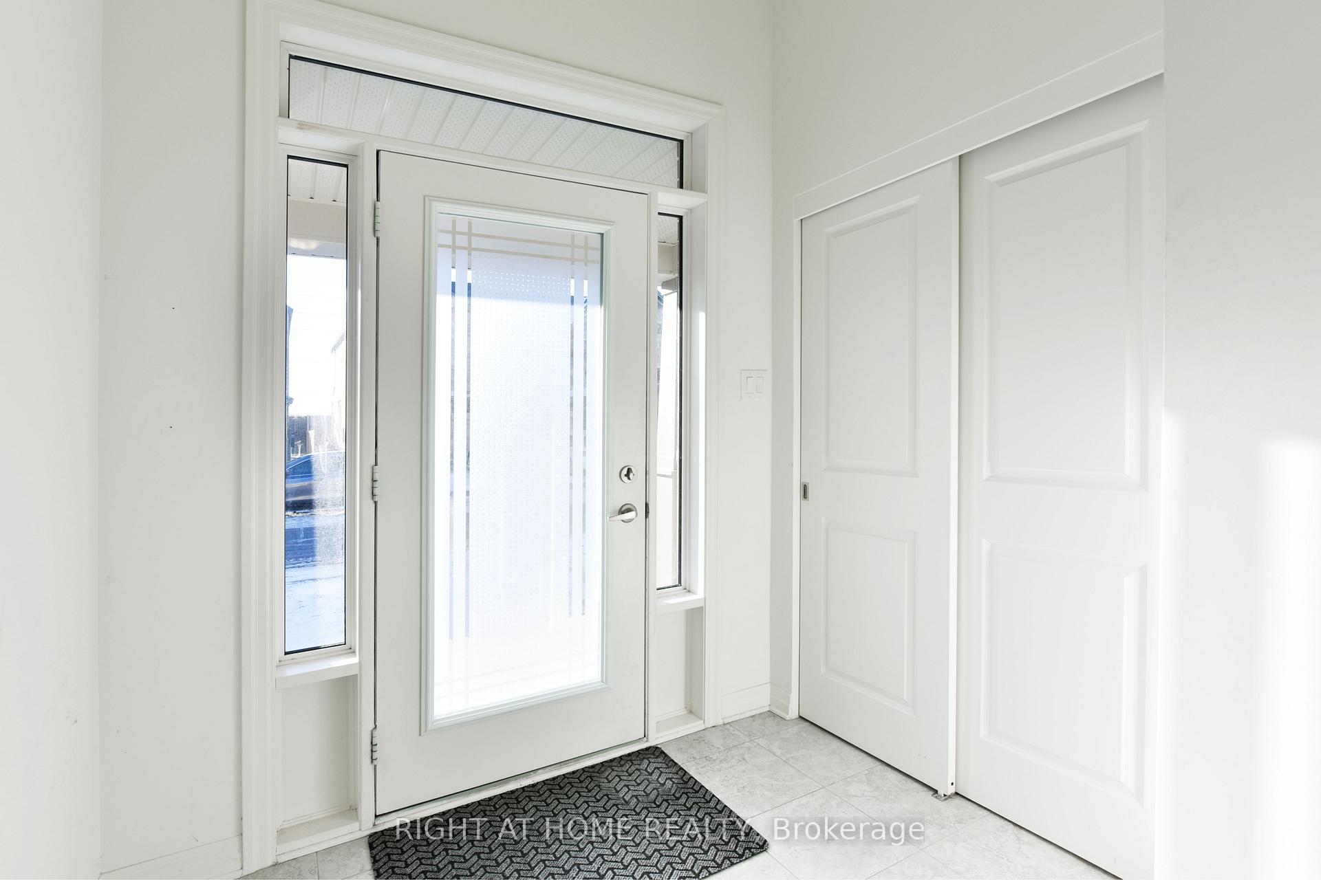 Photo 3 of 536 Rioja Street, Ottawa, Kanata - Emerald Meadows/Trailwest — HOMEH