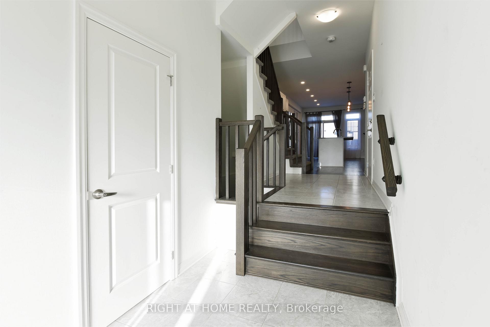 Photo 4 of 536 Rioja Street, Ottawa, Kanata - Emerald Meadows/Trailwest — HOMEH