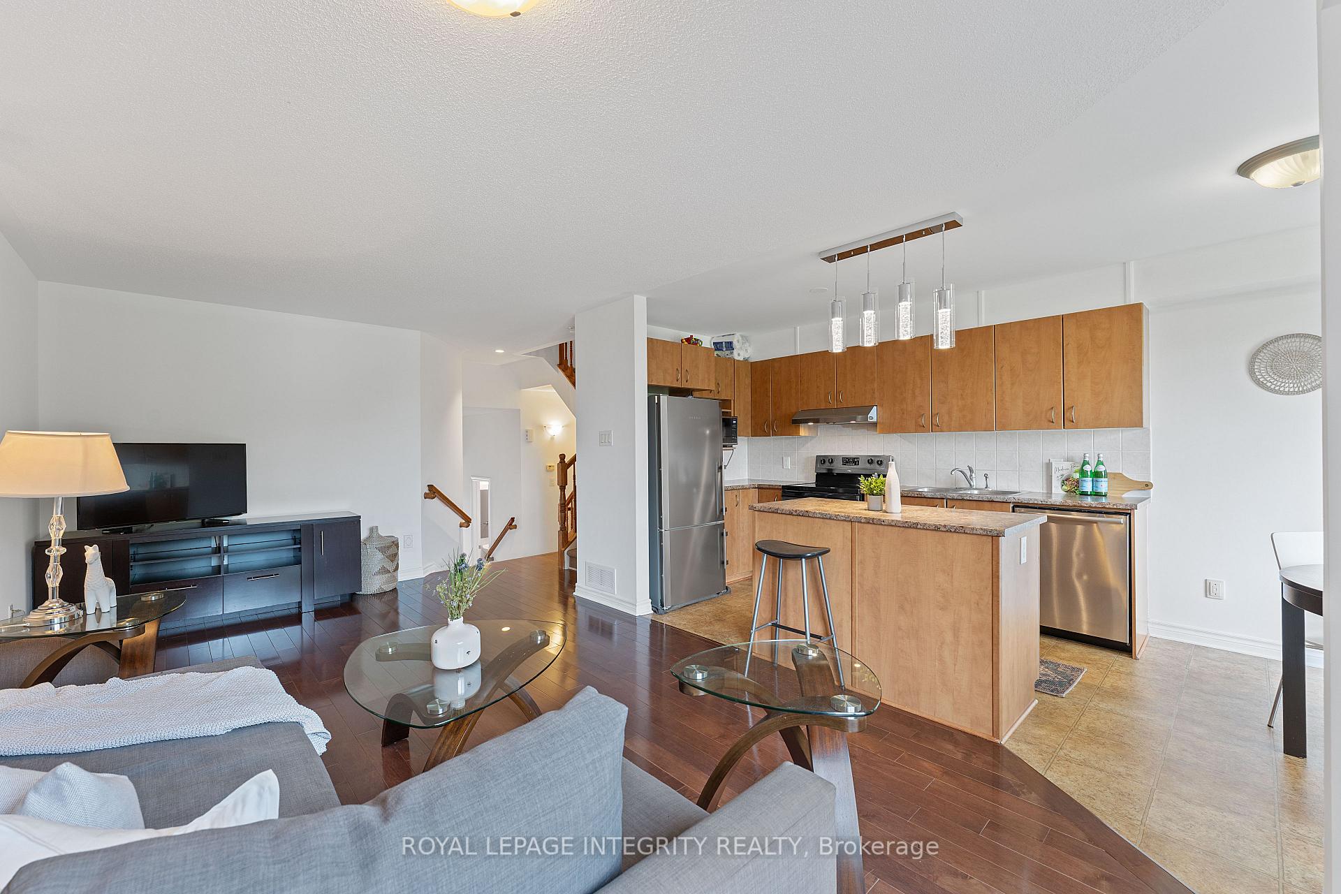 Photo 4 of 258 Catamount Court, Ottawa, Kanata - Emerald Meadows/Trailwest — HOMEH