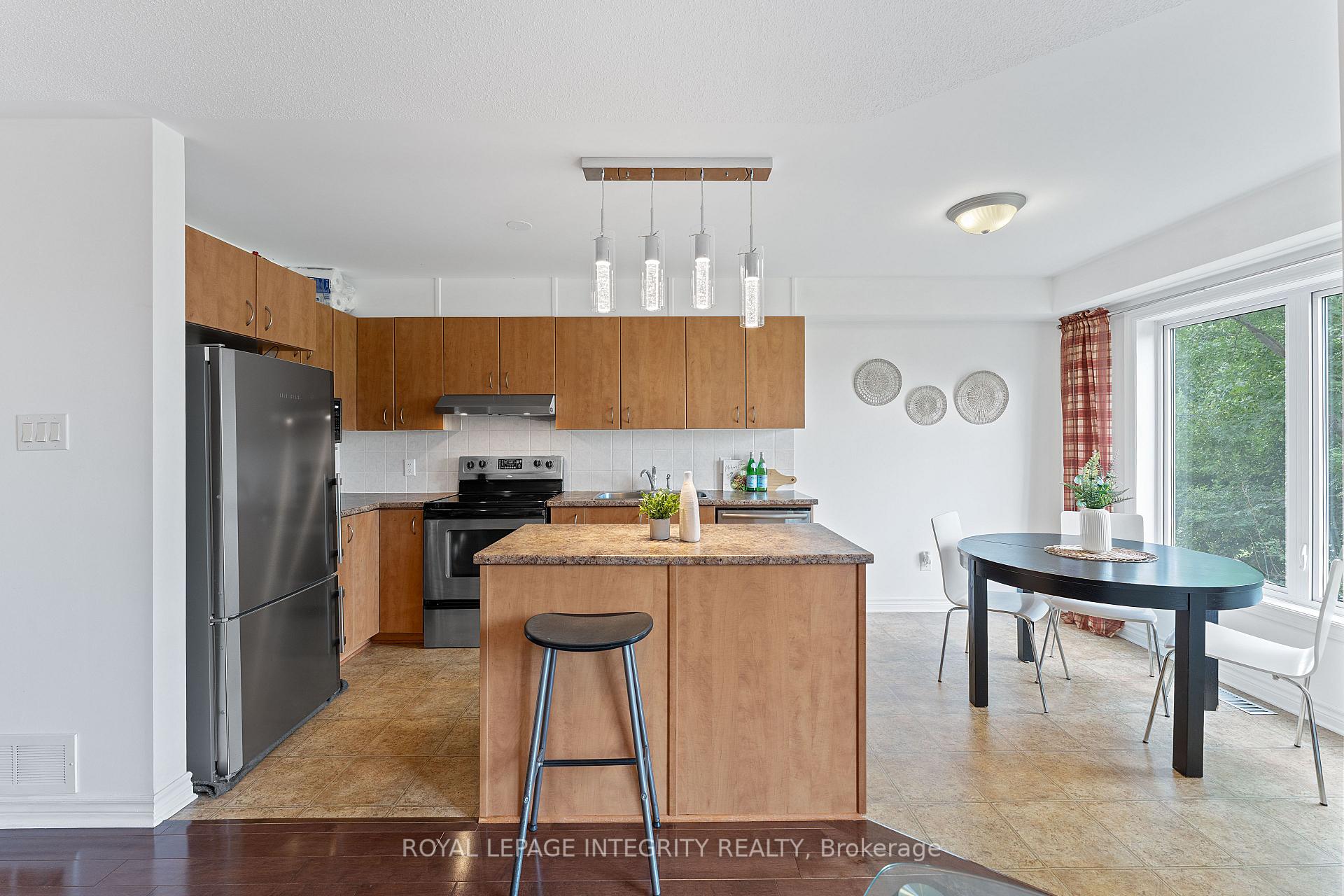 Photo 6 of 258 Catamount Court, Ottawa, Kanata - Emerald Meadows/Trailwest — HOMEH