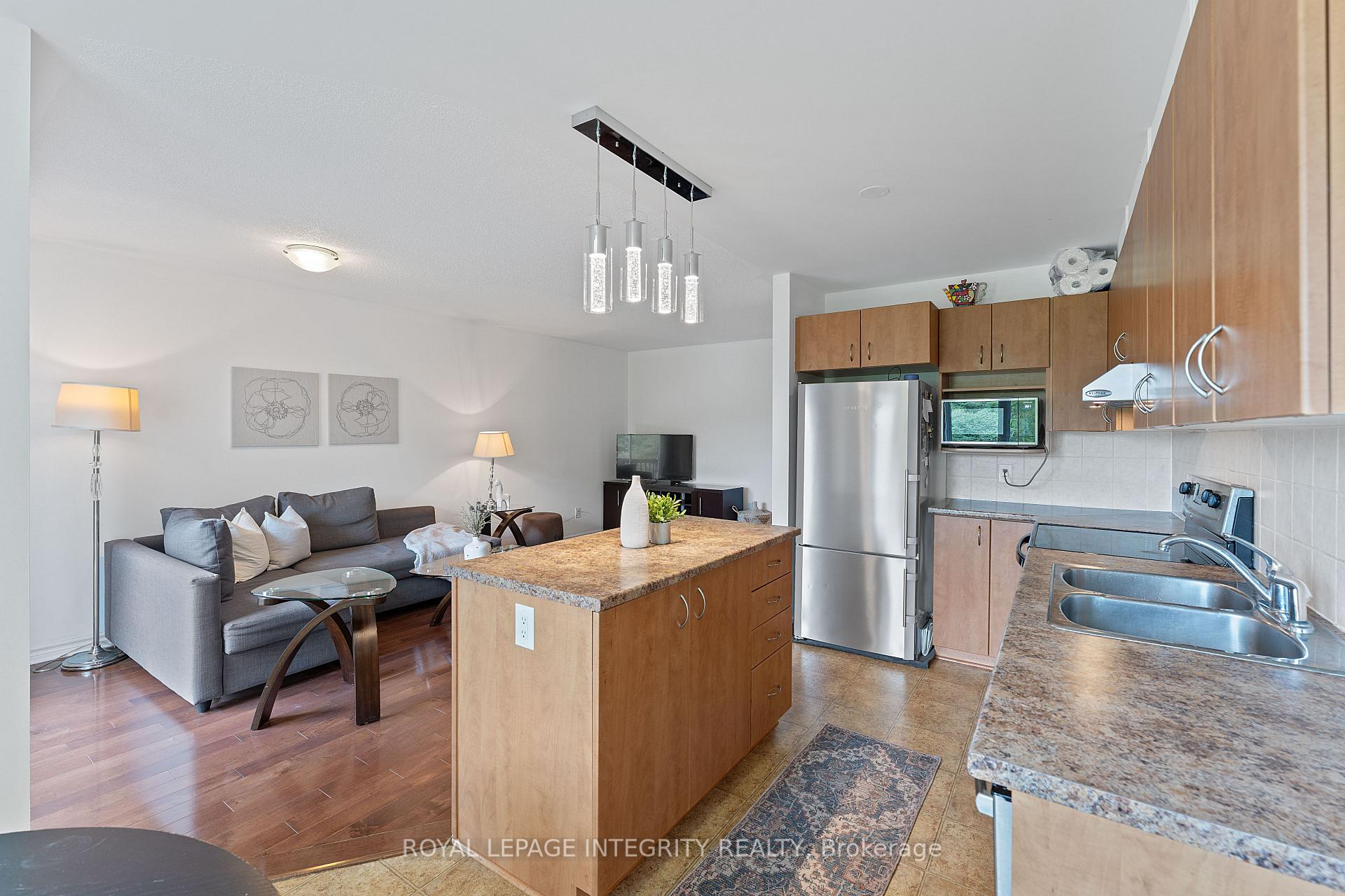 Photo 8 of 258 Catamount Court, Ottawa, Kanata - Emerald Meadows/Trailwest — HOMEH