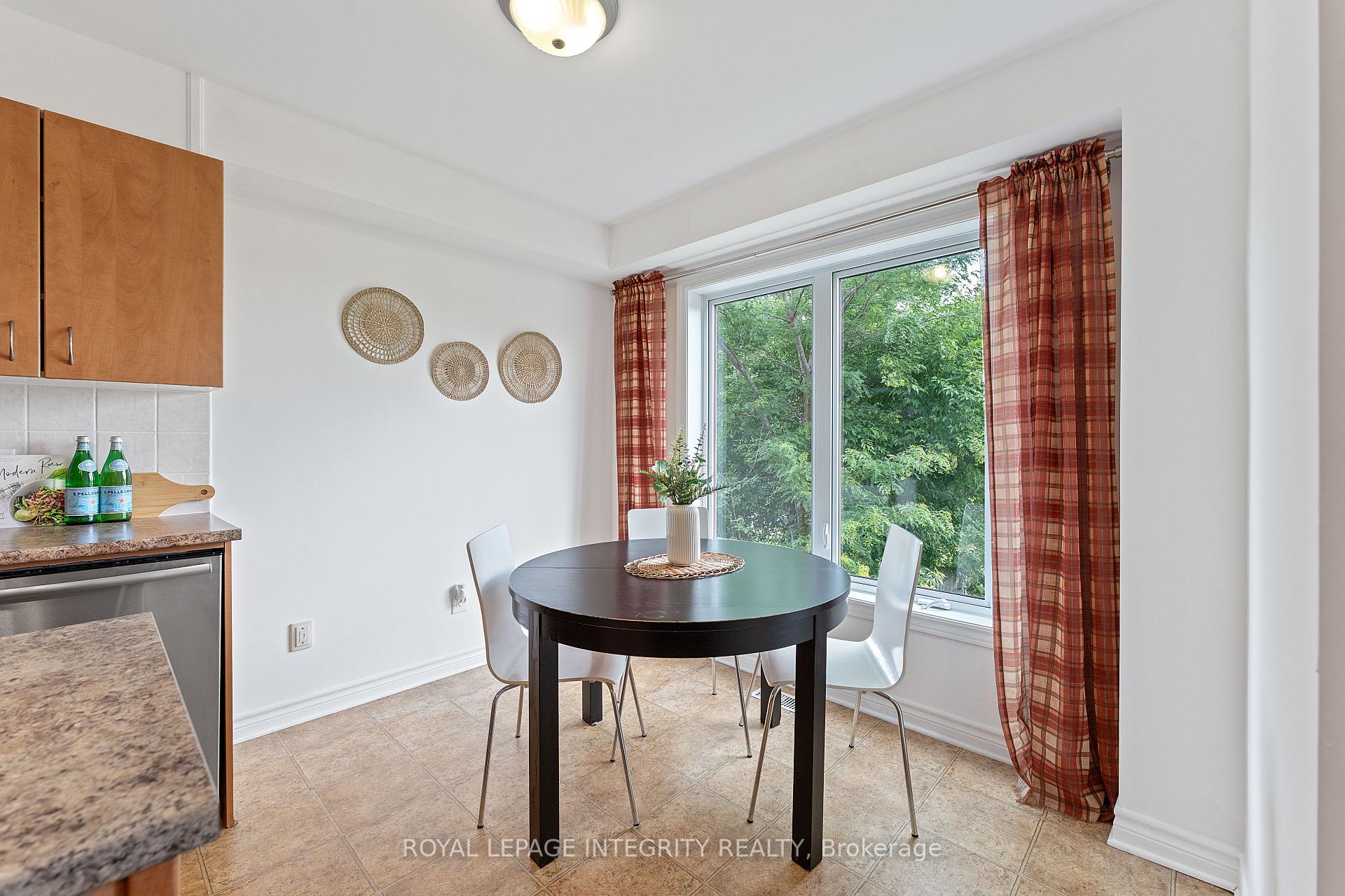 Photo 11 of 258 Catamount Court, Ottawa, Kanata - Emerald Meadows/Trailwest — HOMEH