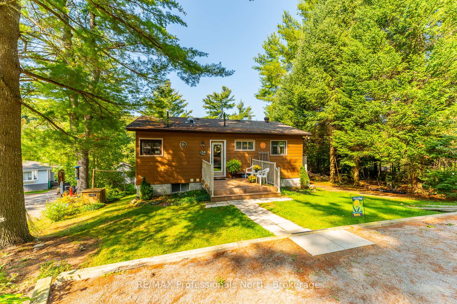 Photo 3 of 1029 Loyalist Drive, Minden Hills, Lutterworth — HOMEH
