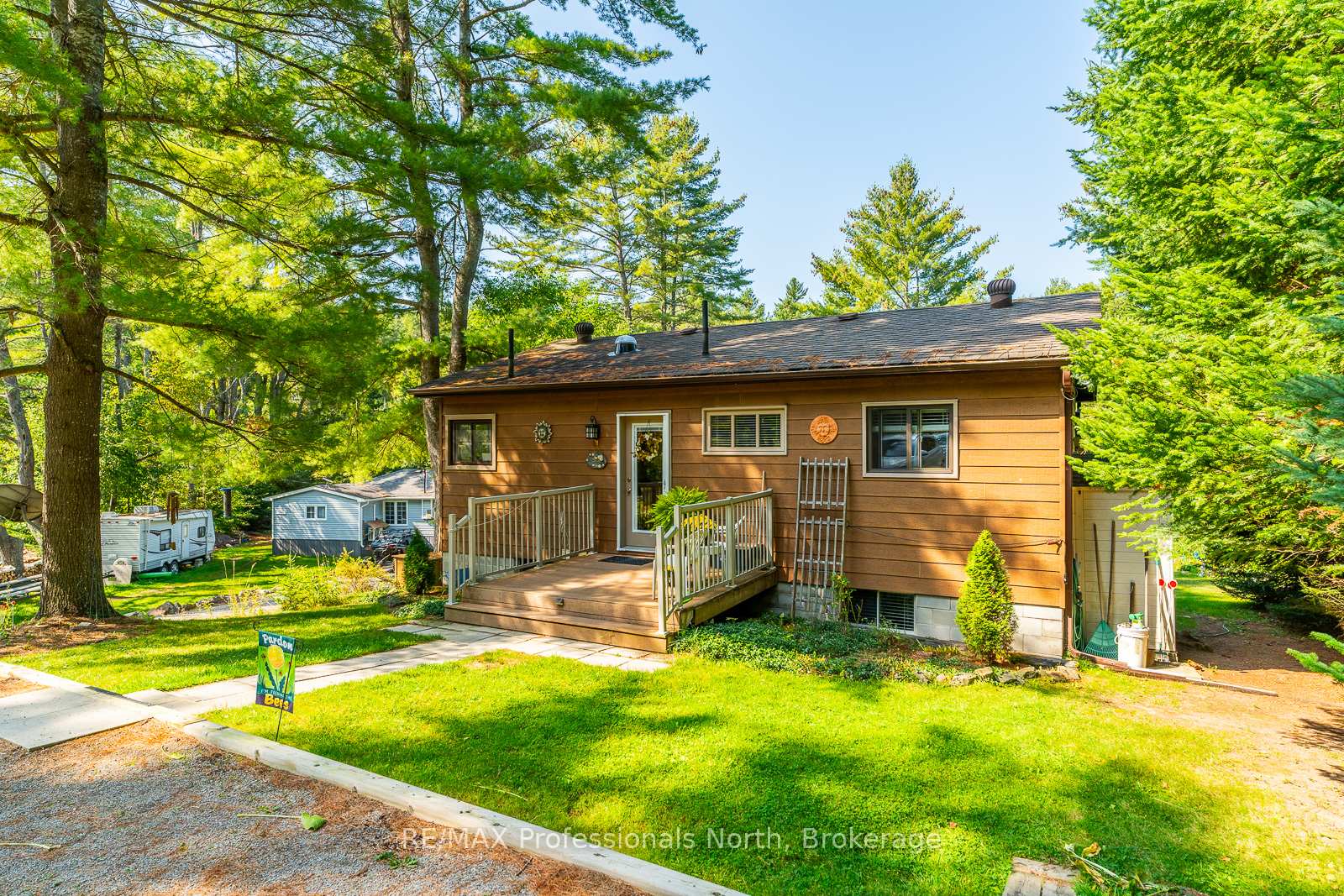 Photo 4 of 1029 Loyalist Drive, Minden Hills, Lutterworth — HOMEH
