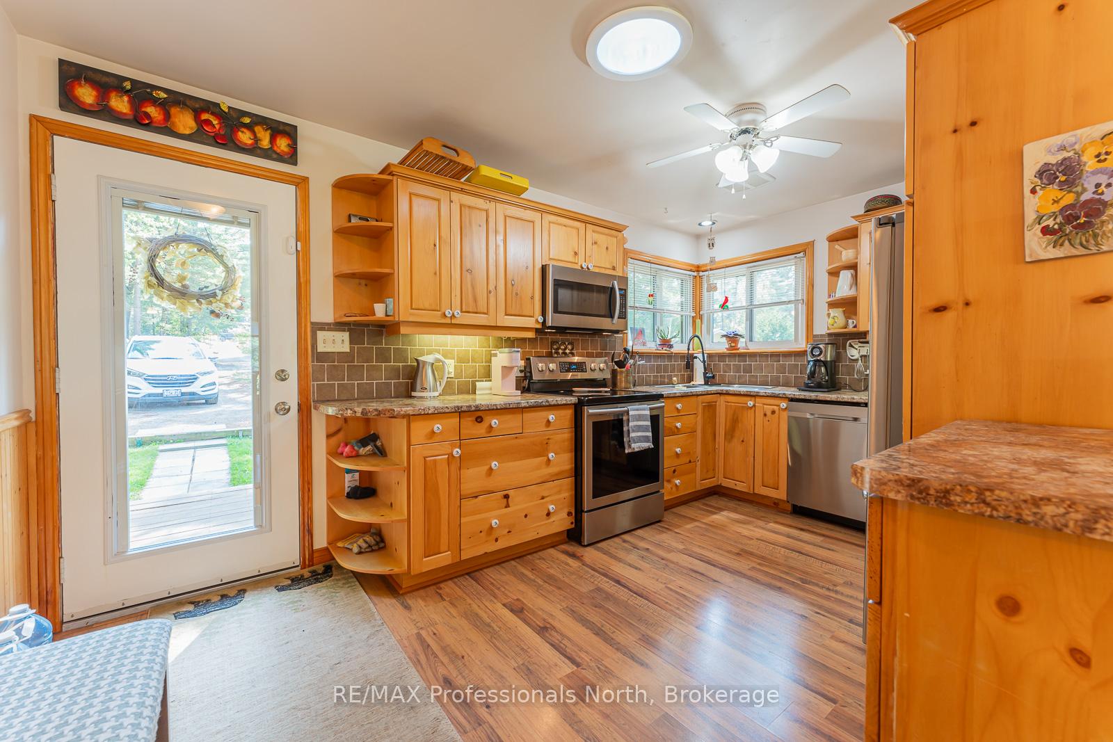 Photo 5 of 1029 Loyalist Drive, Minden Hills, Lutterworth — HOMEH