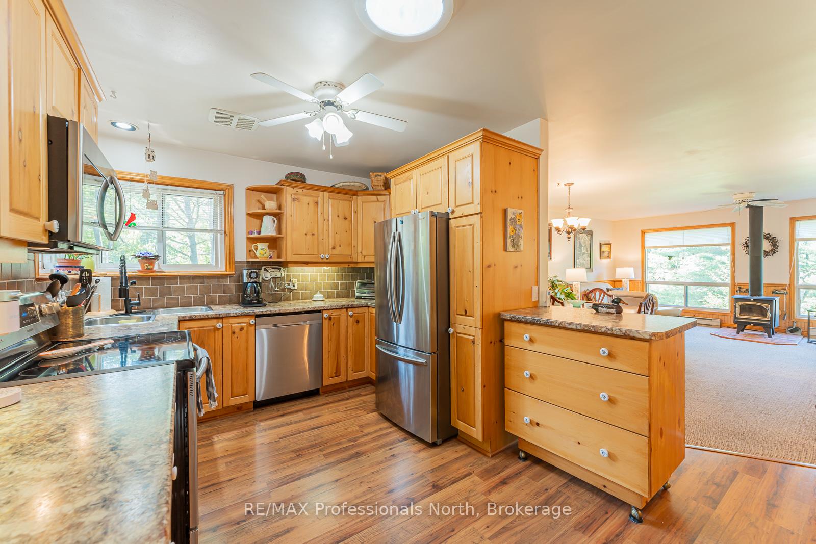 Photo 8 of 1029 Loyalist Drive, Minden Hills, Lutterworth — HOMEH