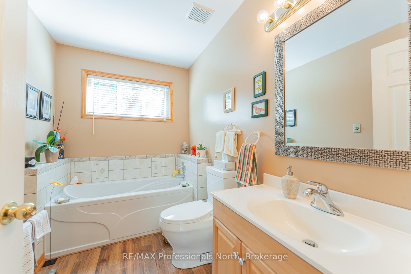 Photo 13 of 1029 Loyalist Drive, Minden Hills, Lutterworth — HOMEH