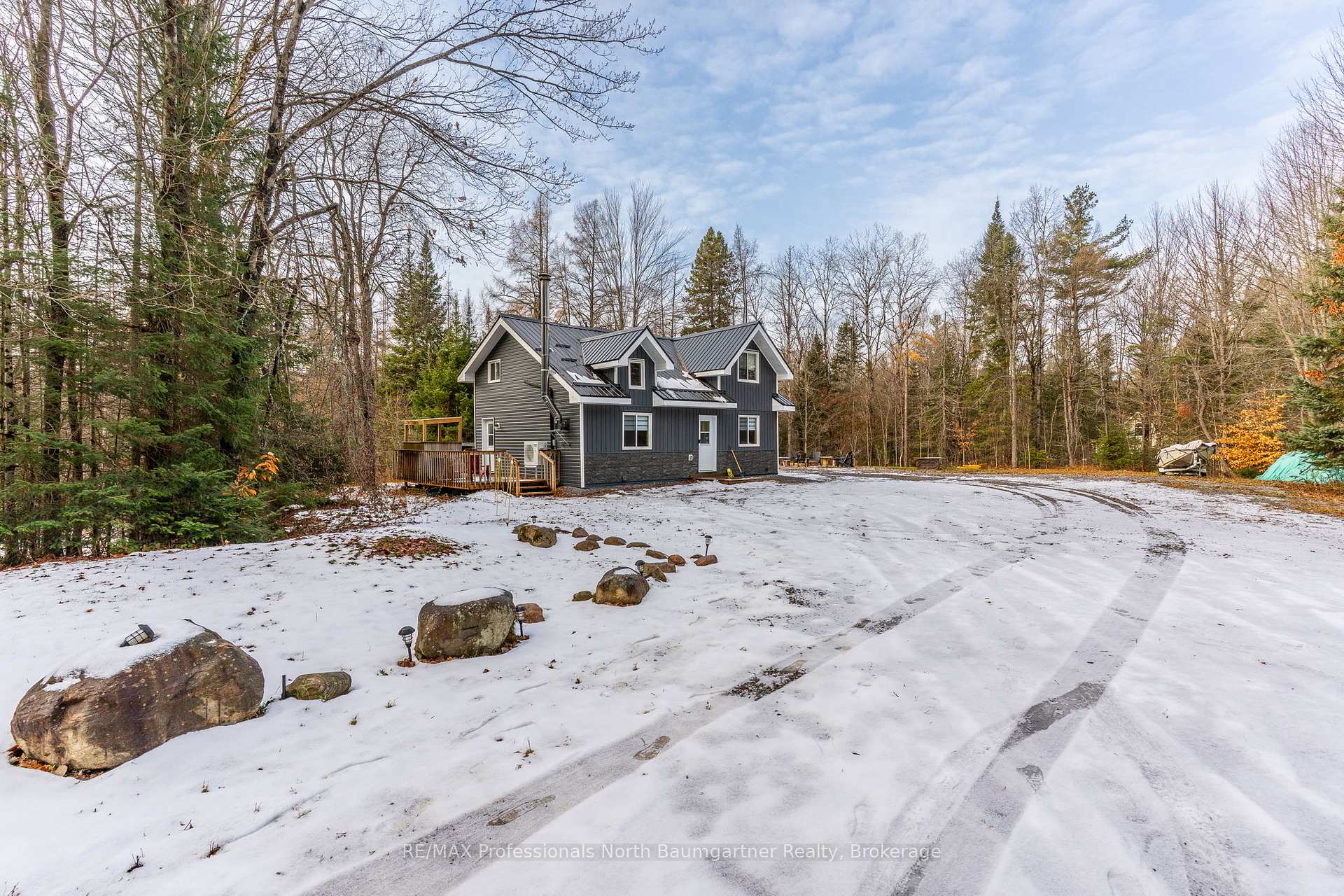 Photo 2 of 3475 Gelert Road, Minden Hills, Snowdon — HOMEH