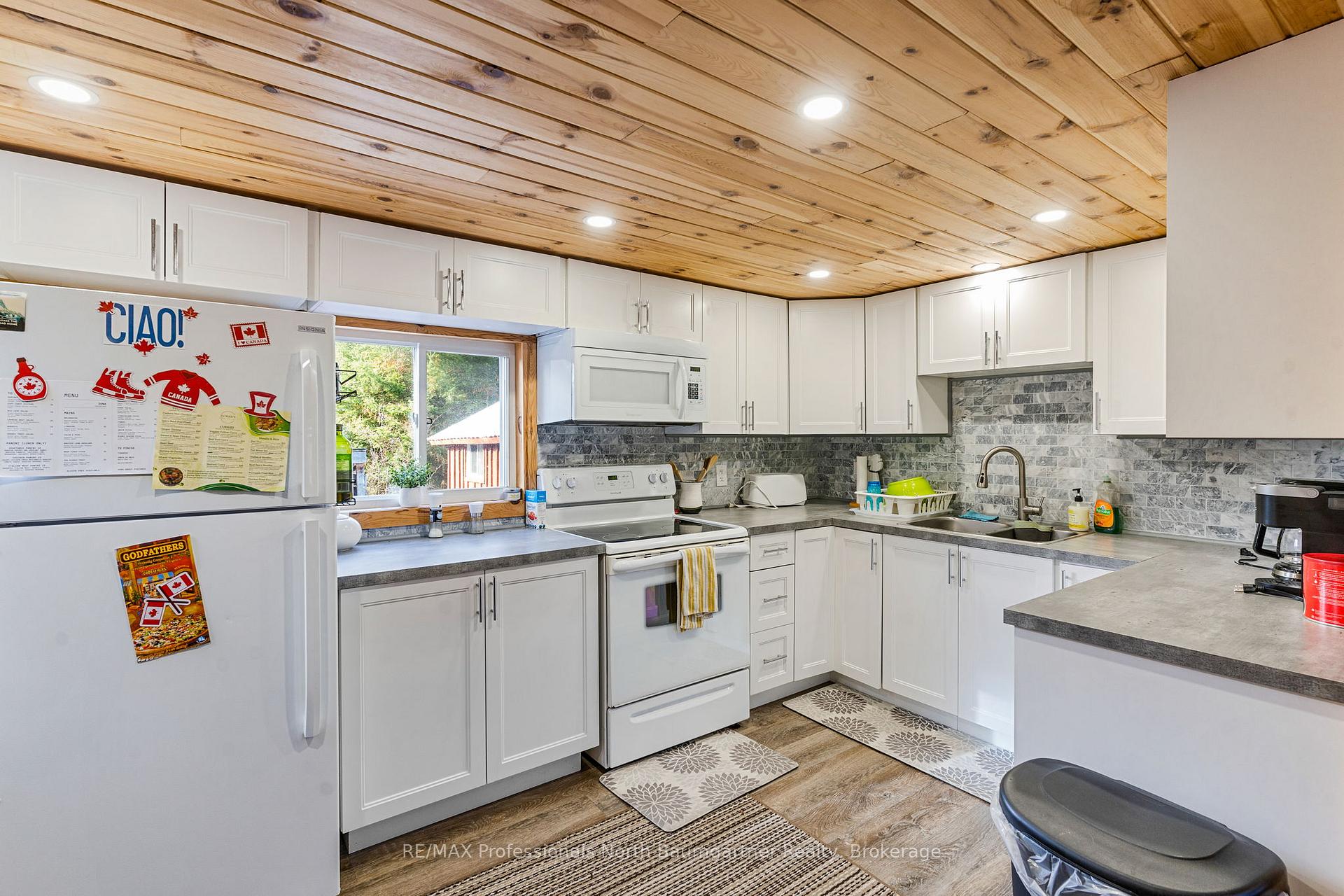 Photo 15 of 3475 Gelert Road, Minden Hills, Snowdon — HOMEH